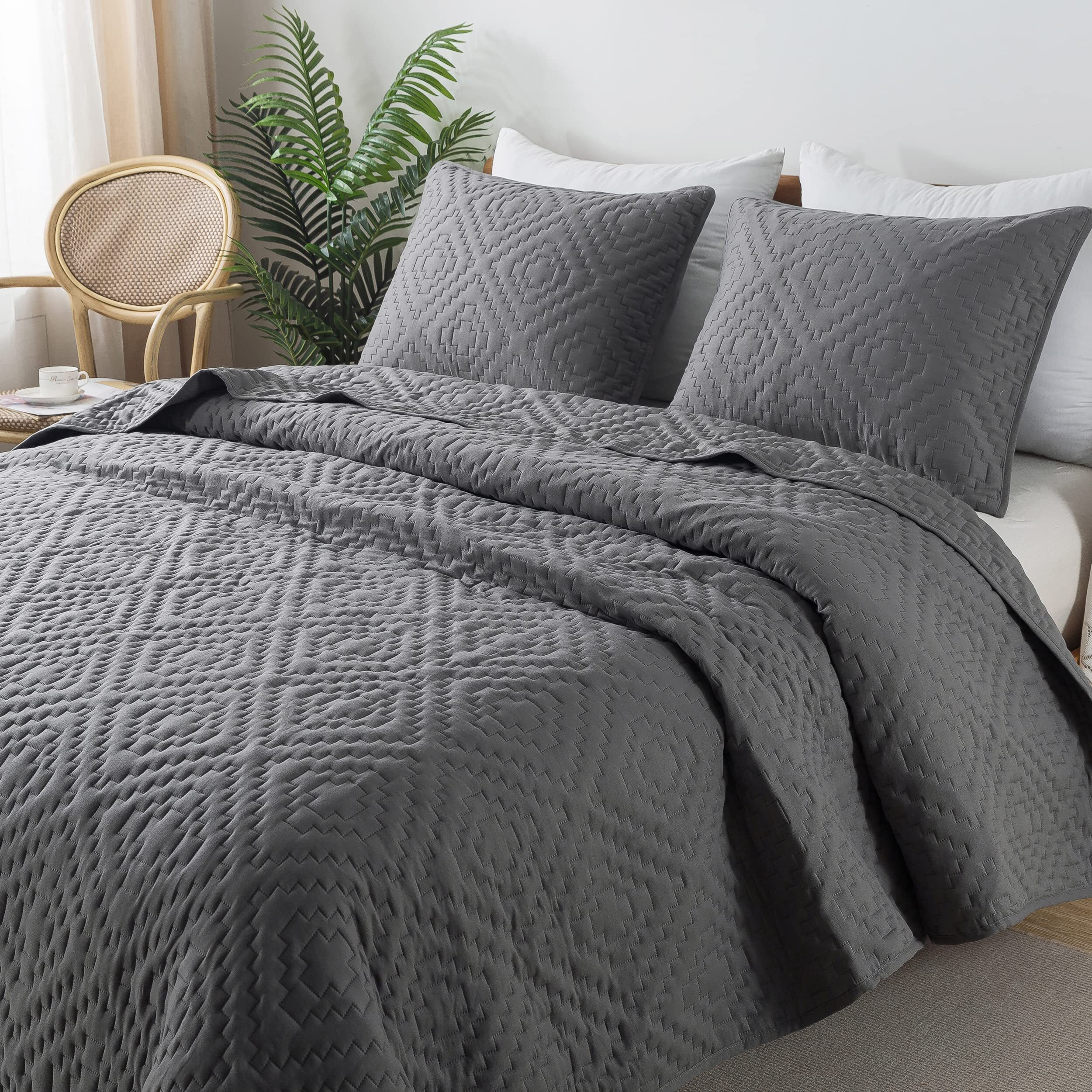 R.Share Dark Grey Twin Size Quilt Bedding Sets With Pillow Sham, Boho Lightweight Soft Bedspread Coverlet, Quilted Blanket Thin Comforter Bed Cover For All Season, 2 Pieces, 68X90 Inches