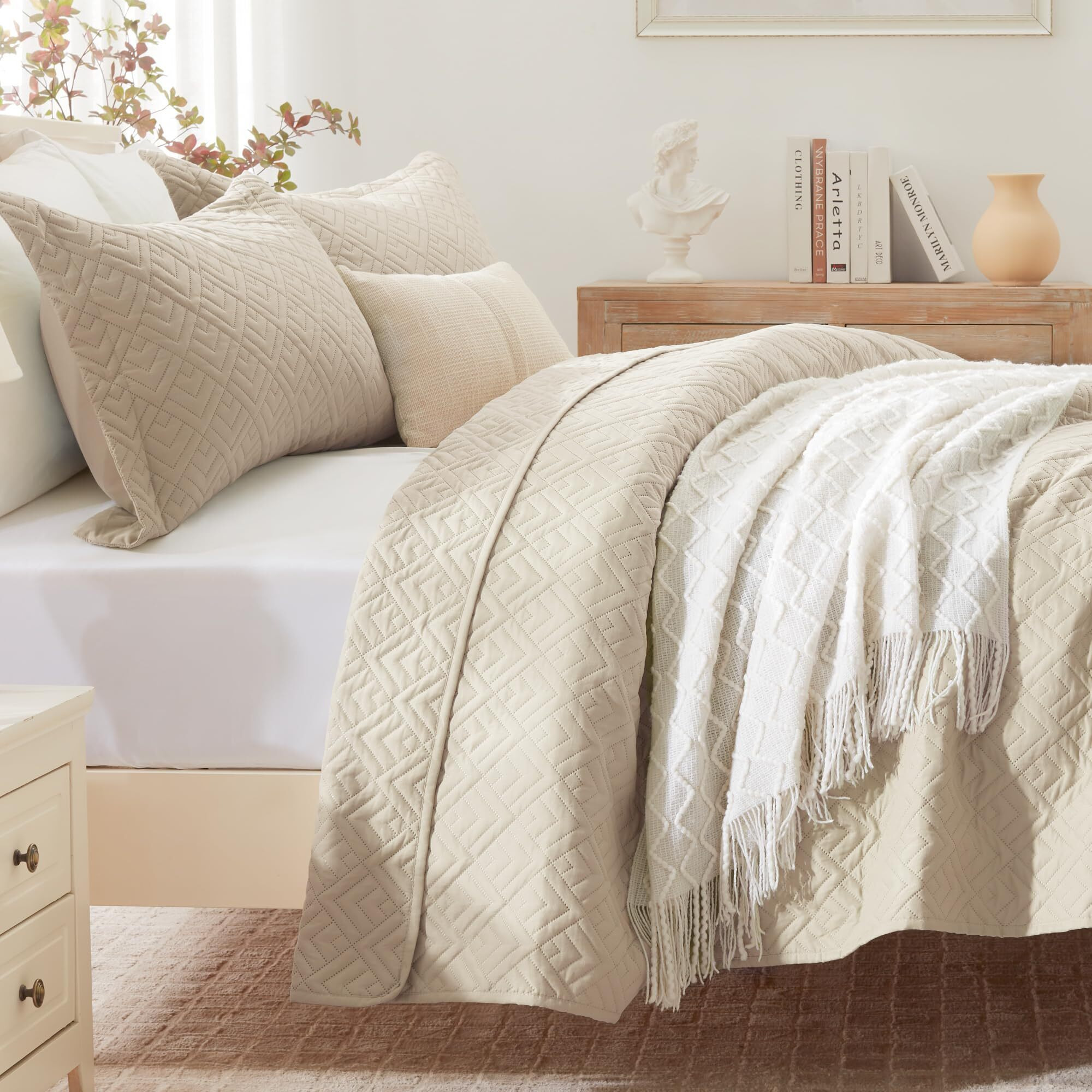 Exq Home Quilt Set Twin Size Beige 2 Piece,Lightweight Soft Coverlet Modern Style Squares Pattern Bedspread Set For All Season(1 Quilt,1 Pillow Shams)