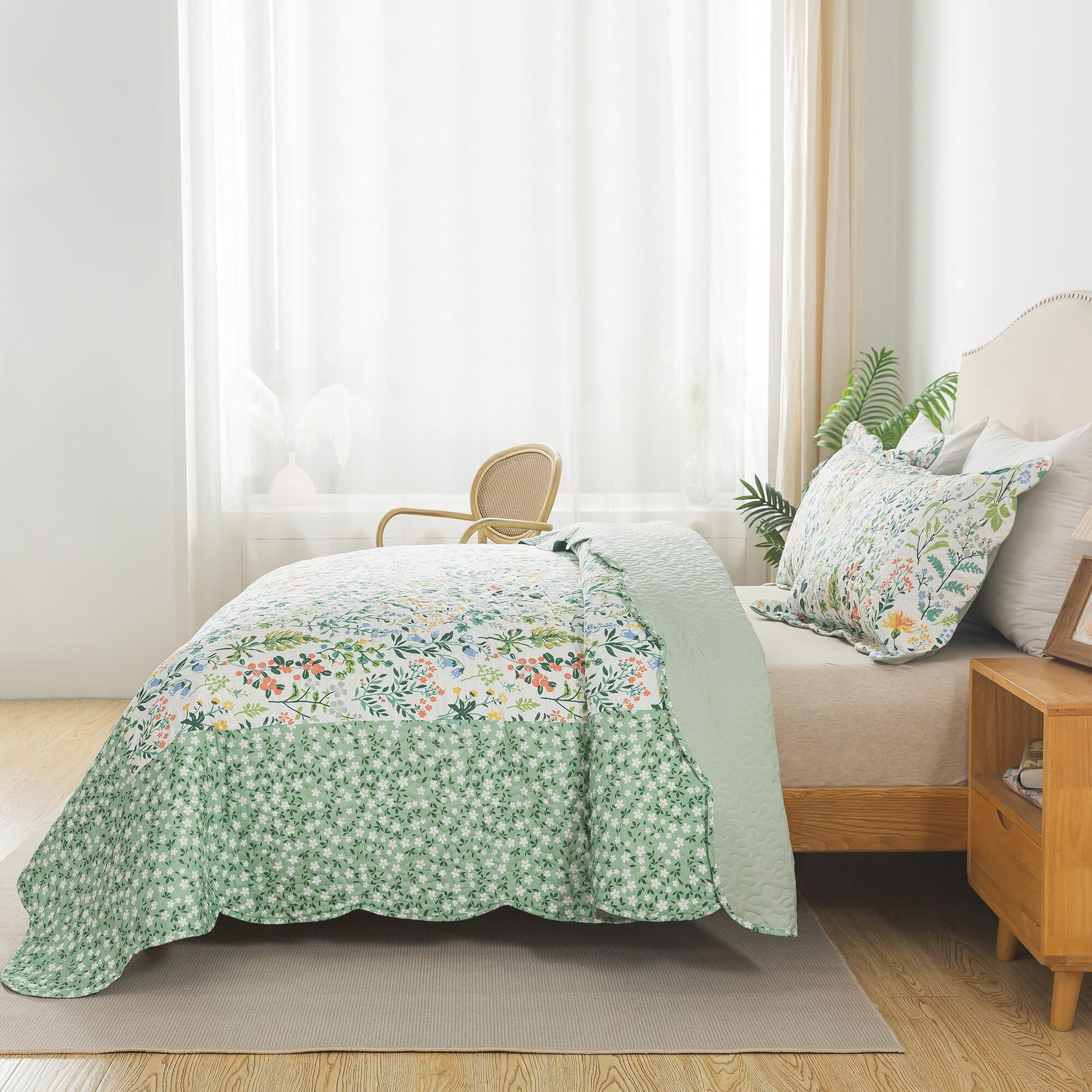 Honeilife Bedspread Set - California King Quilt, 3-Piece Microfiber Bedspread Set, Green & White Floral Pattern, Extra Large 120X120 Bedding For All Seasons