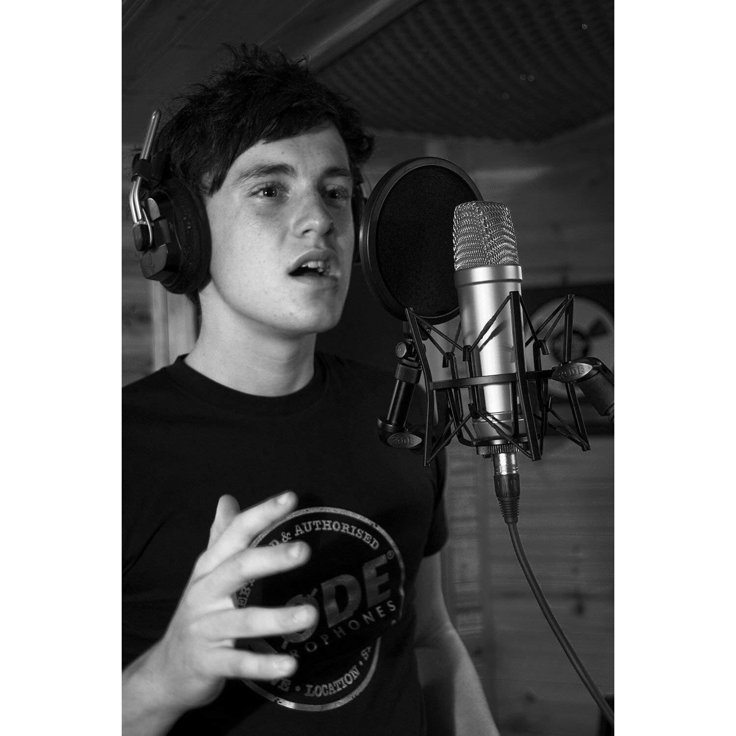 Rode Nt1-A Large-Diaphragm Condenser Microphone