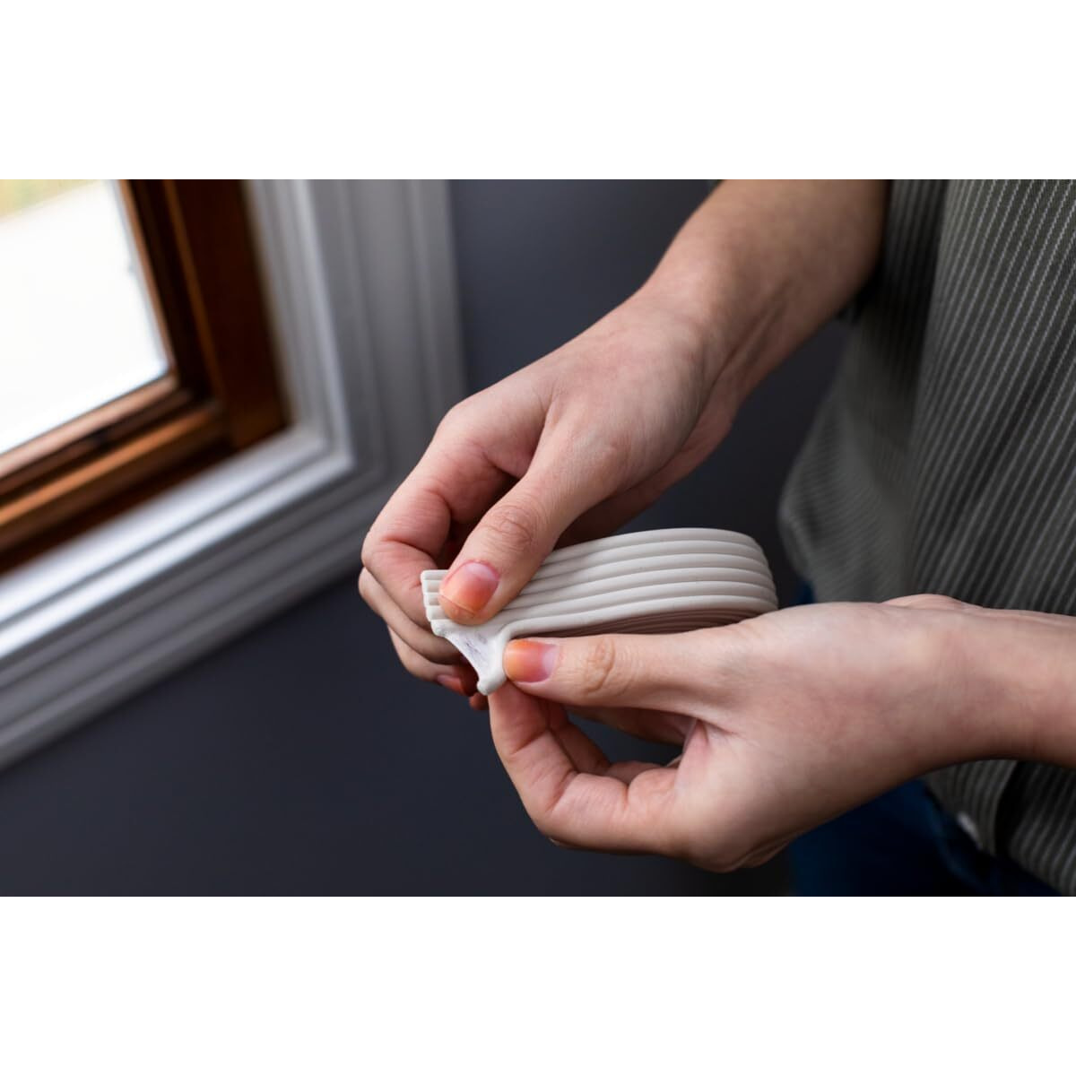 Duck Brand Press To Seal Rope Caulk, White, 1/8-Inch Wide X 35-Feet Long, Single Roll, 283580