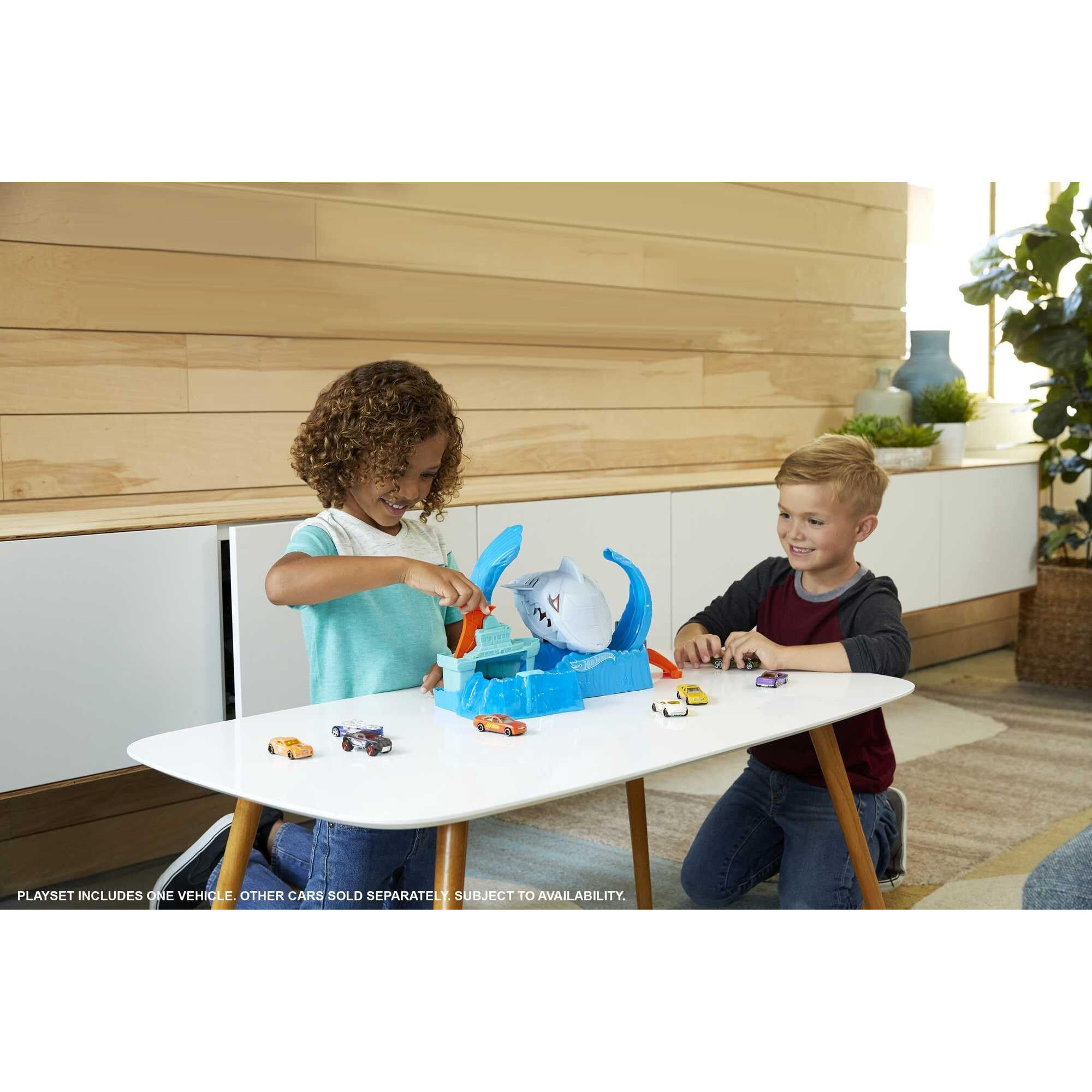 Hot Wheels Toy Car Track Set, Robo Shark Frenzy Playset & Color Shifters Car In 164 Scale, Vehicle Changes Colors In Very Warm & Icy Cold Water