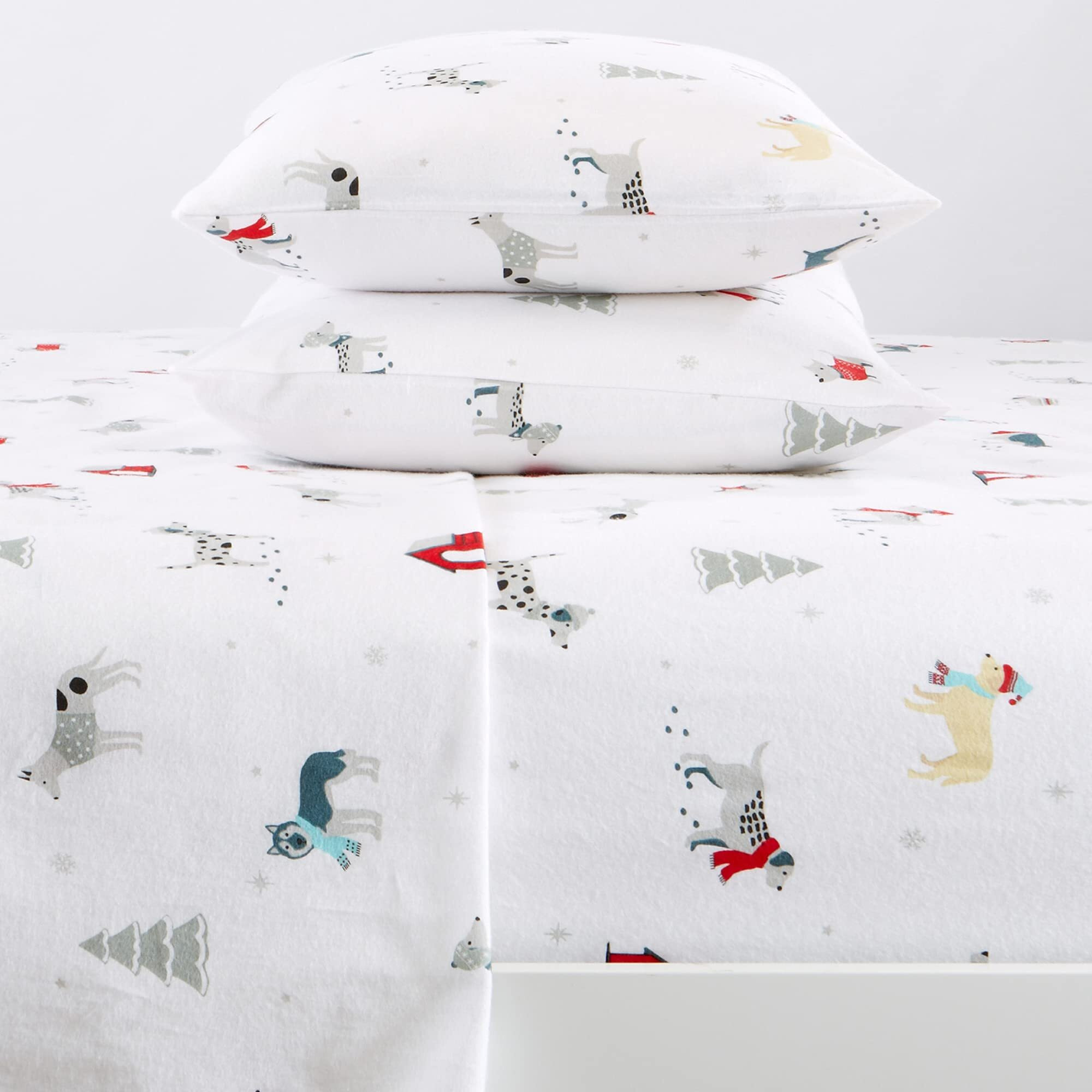 Great Bay Home Christmas Flannel Sheet Set Queen Size - 100% Turkish Cotton, Double-Brushed, Winter Bed Sheets - Ultra-Soft, Cozy, 4-Piece Christmas Bedding Set (Pups In The Snow)