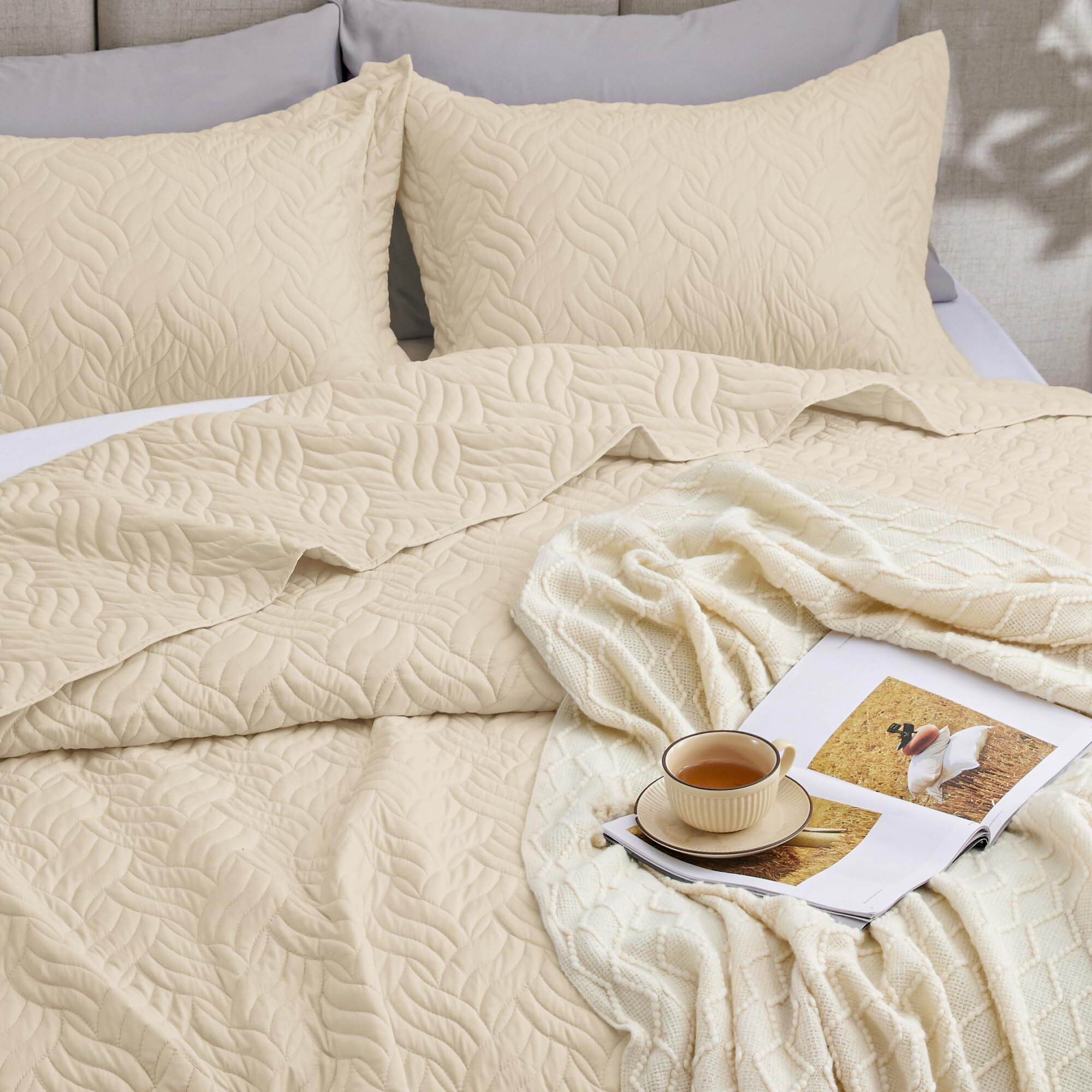 Love's Cabin Quilts For Queen Bed Camel Bedspreads Bedding Set - Summer Quilt Lightweight Microfiber Bedspread - Wave Pattern Bedding Coverlet For All Season - 3 Piece (1 Quilt, 2 Pillow Shams)