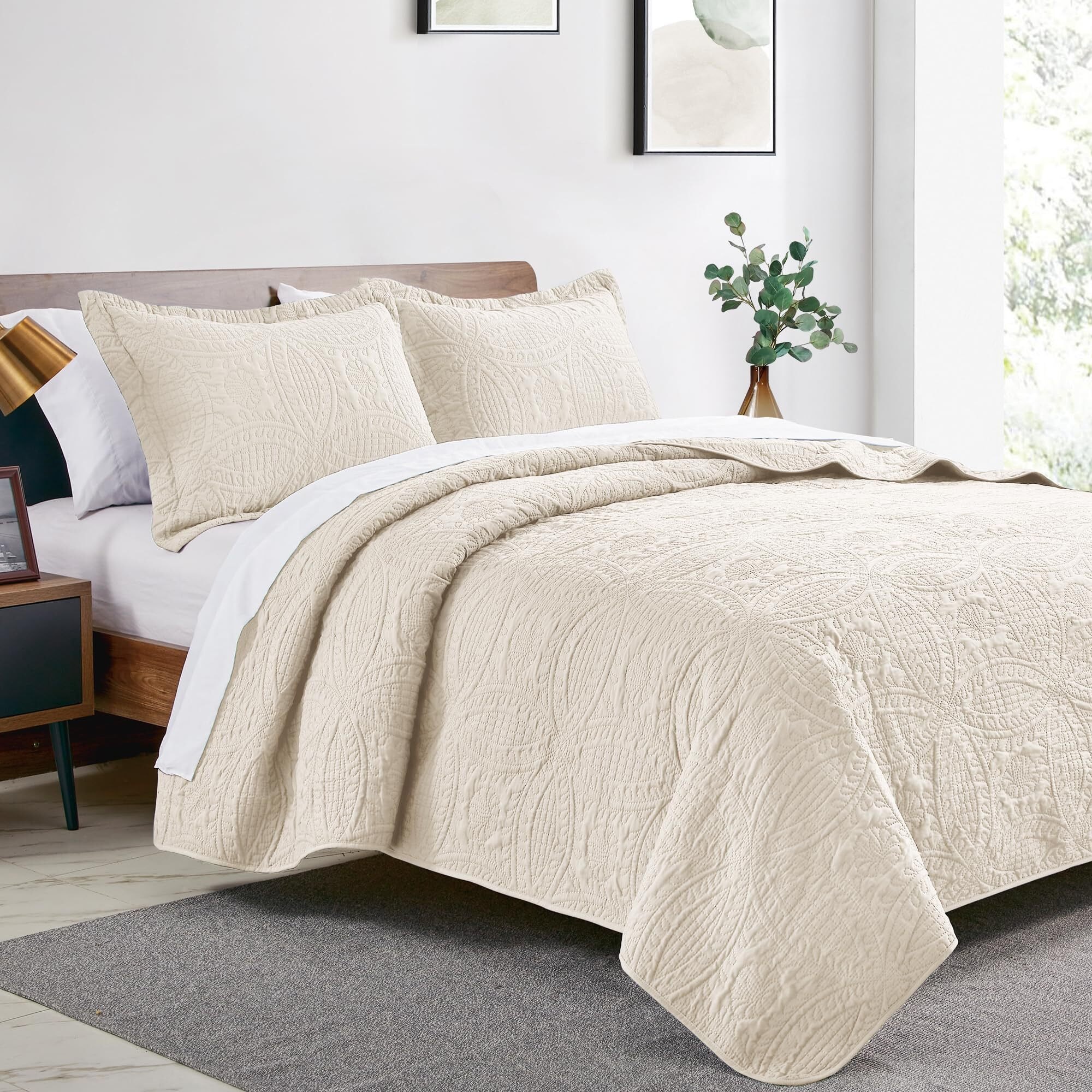 Love's Cabin King Size Quilt Bedding Set Beige Bedspreads - Bed Summer Quilt Lightweight Microfiber Bedspread- Coin Pattern Bedding Coverlet For All Season - 3 Piece (1 Quilt, 2 Pillow Shams)