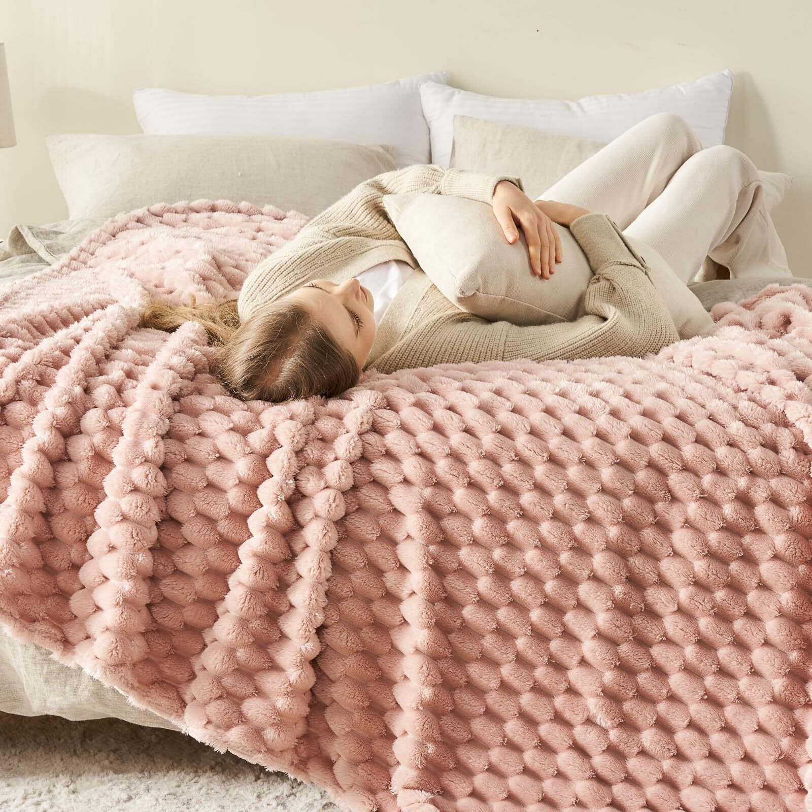 Newcosplay Super Soft Throw Blanket Pink Premium Silky Flannel Fleece 3D Clouds Stylish Jacquard Lightweight Bed Blanket All Season Use 350Gsm (Pink, Throw(50"&quotX60""))