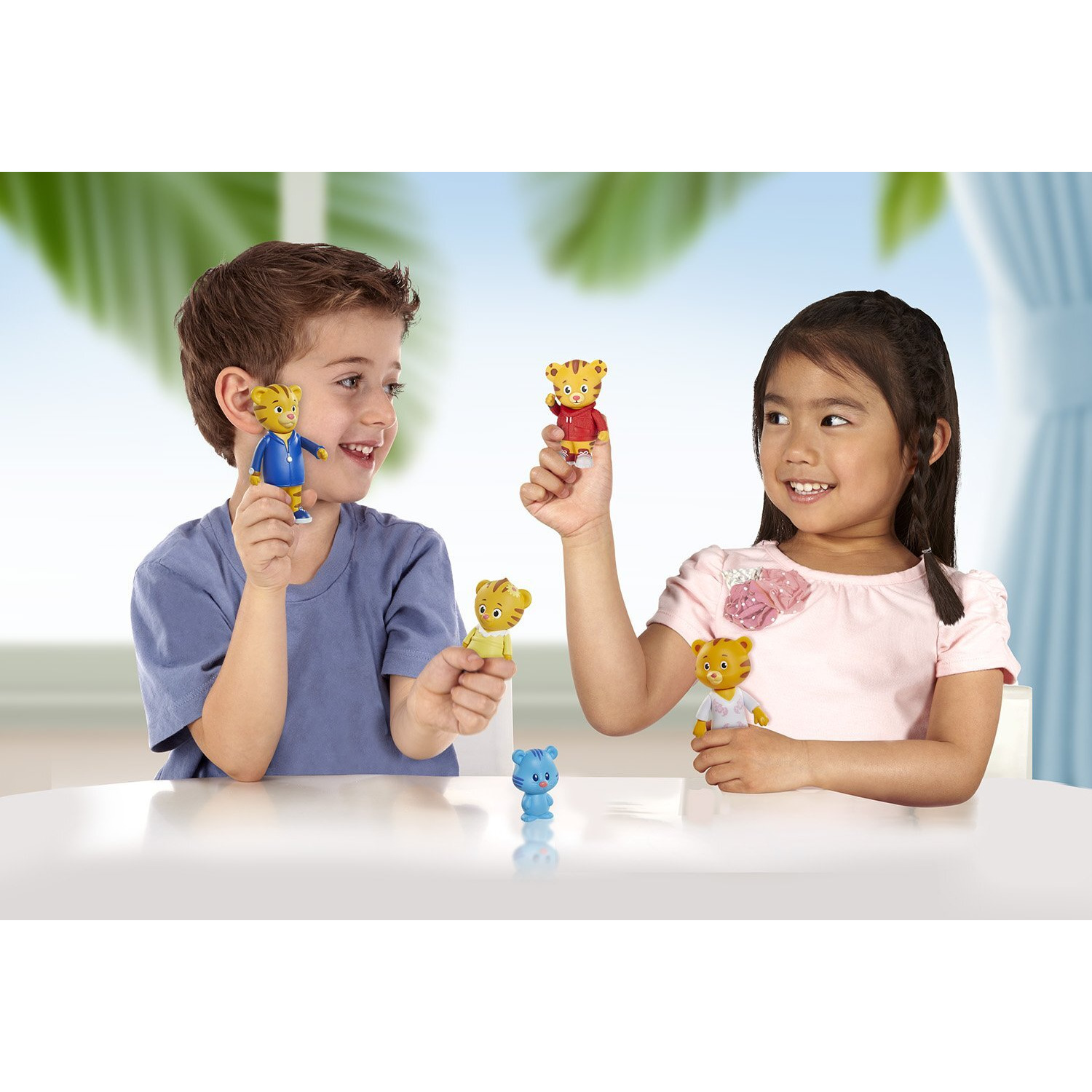 Daniel Tiger's Neighborhood Friends Family Figure (5 Pack)
