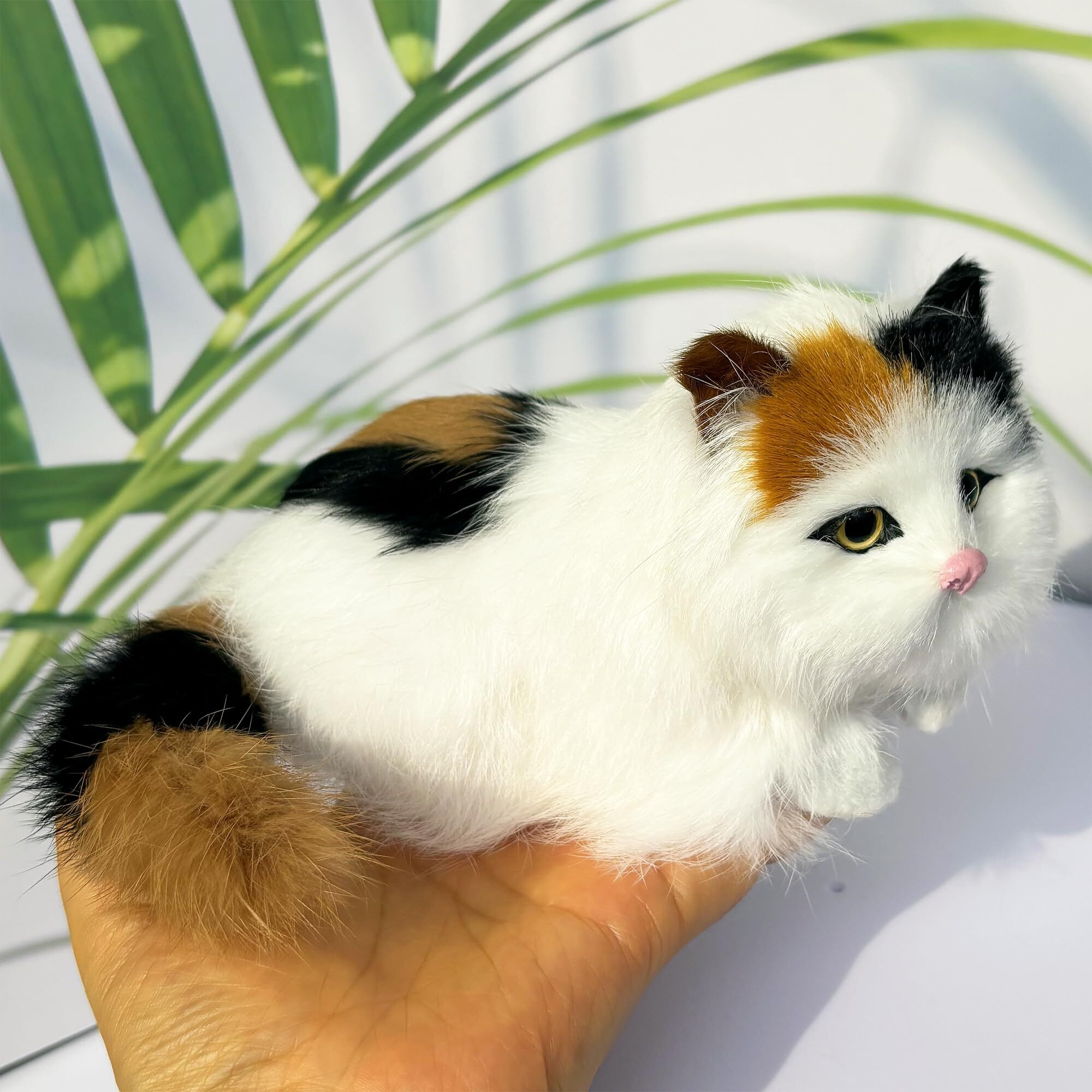 Realistic Furry Baby Calico Cat Figurine Simulation Kitten Home Office Car Decorative Statue/Synthetic Fur Pet Stuffed House Animal Replica/Photo Props/Collectible Gift