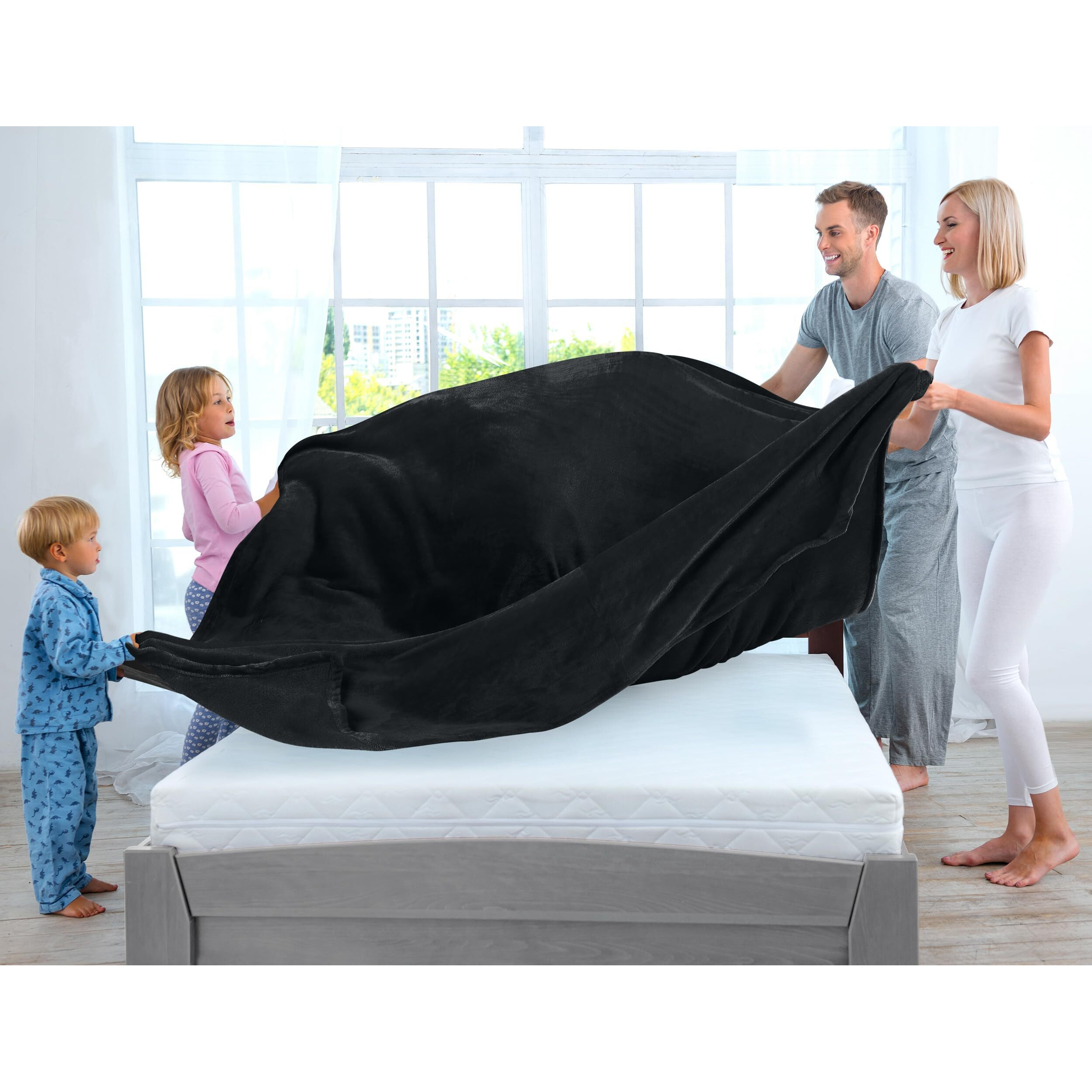 Utopia Bedding Fleece Blanket Queen Size Black 300Gsm Luxury Anti-Static Fuzzy Soft Microfiber Bed Blanket (90X90 Inch)