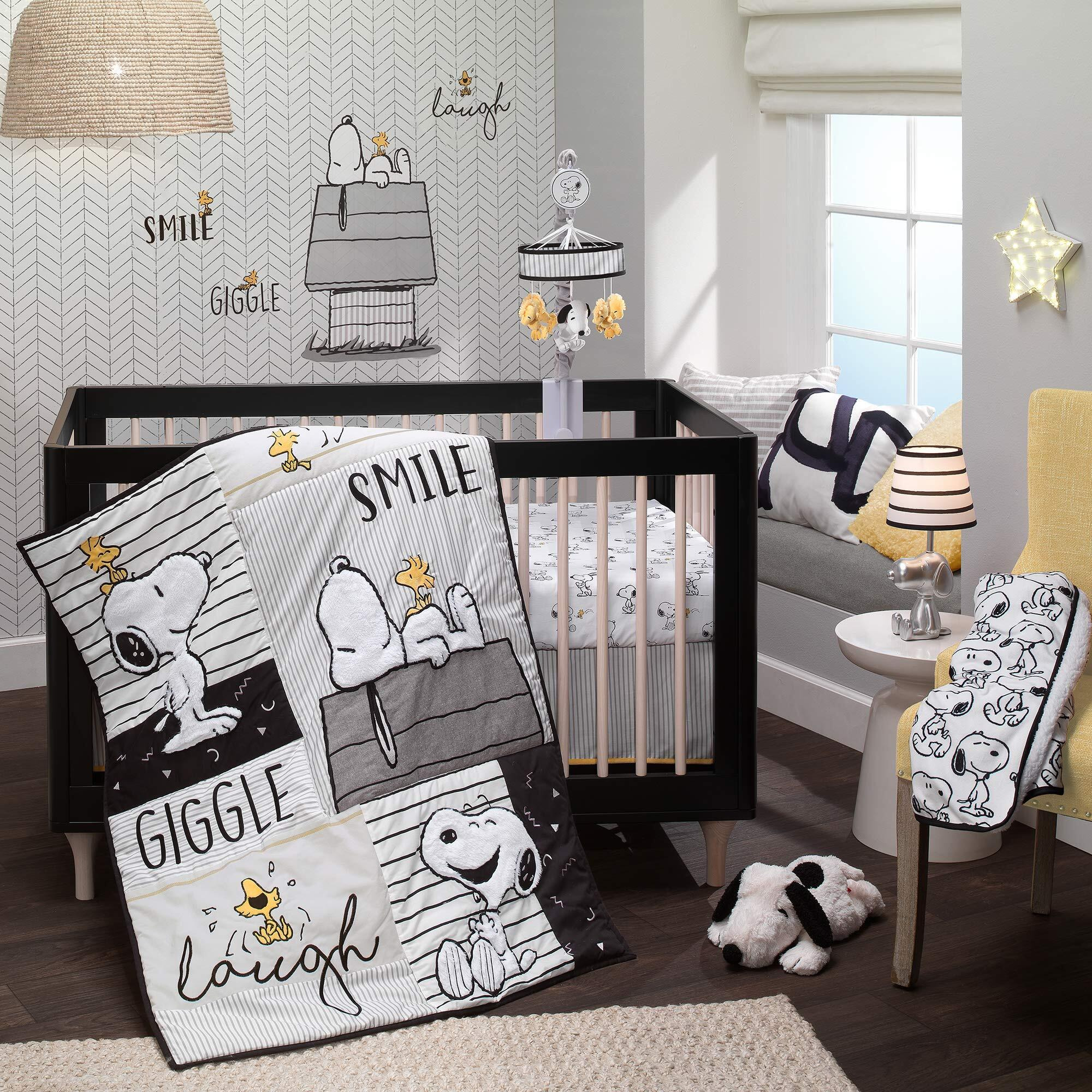 Lambs & Ivy Classic Snoopy With Woodstock & Dog House Black/Gray Wall Decals