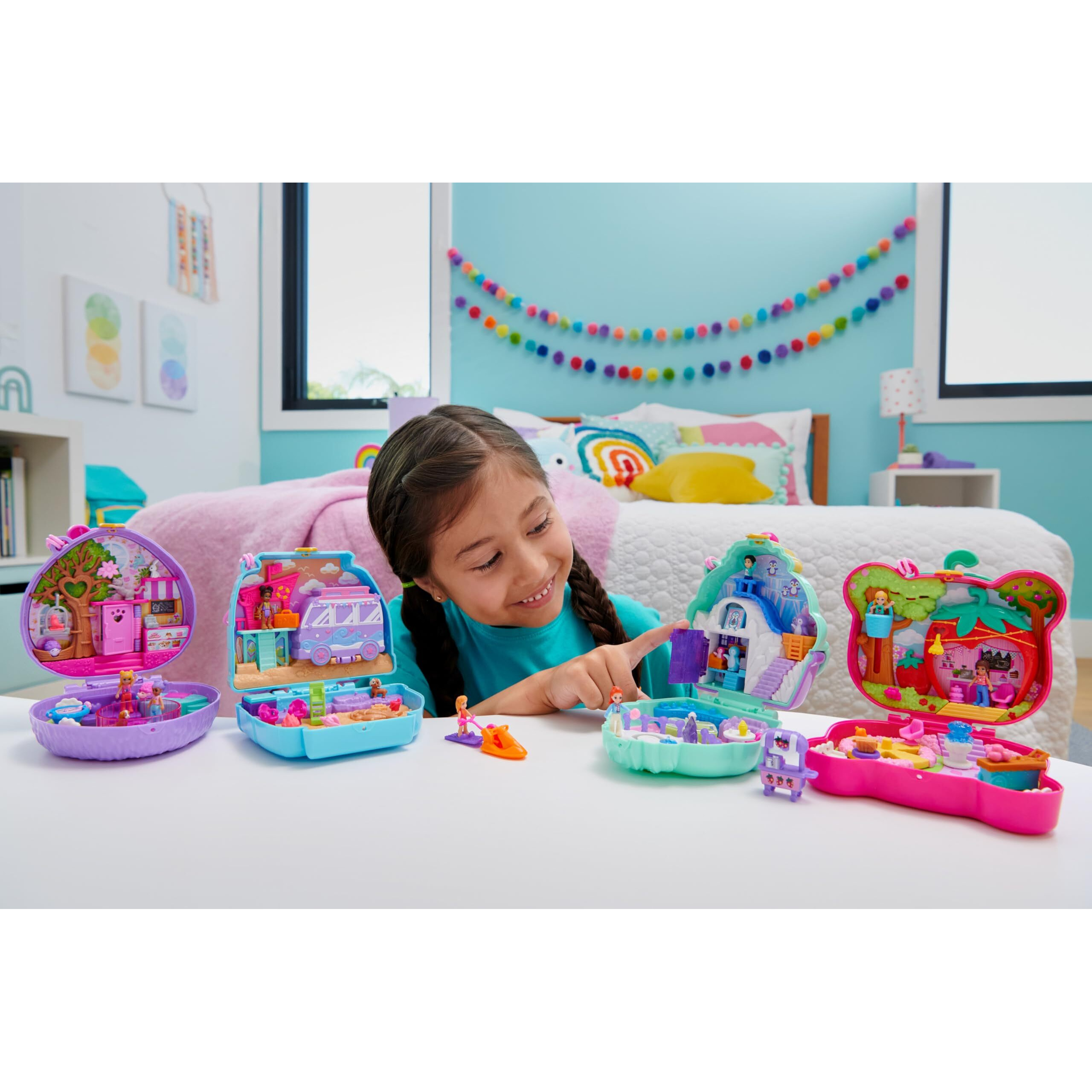 Polly Pocket Compact Playsets, Includes 2 Micro Dolls & 13 Accessories, Travel Toys With Surprise Reveals (Styles May Vary)