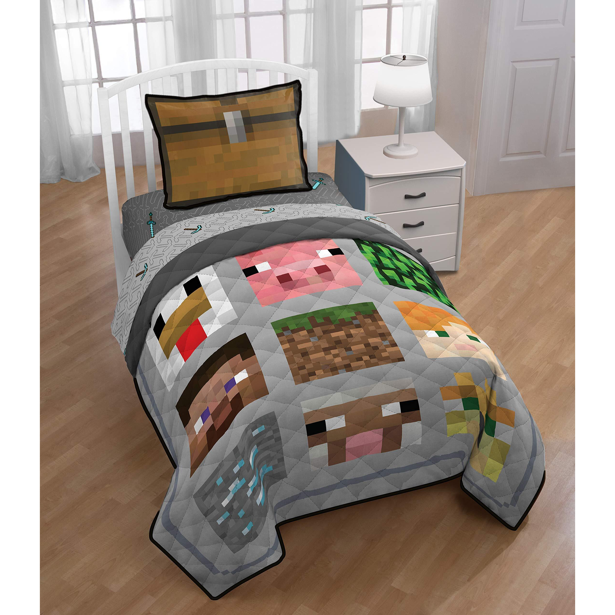 Jay Franco Minecraft Bad Night Twin Quilt & Sham Set - Super Soft Kids Bedding Features Creeper & Enderman - Fade Resistant Microfiber (Official Minecraft Product)