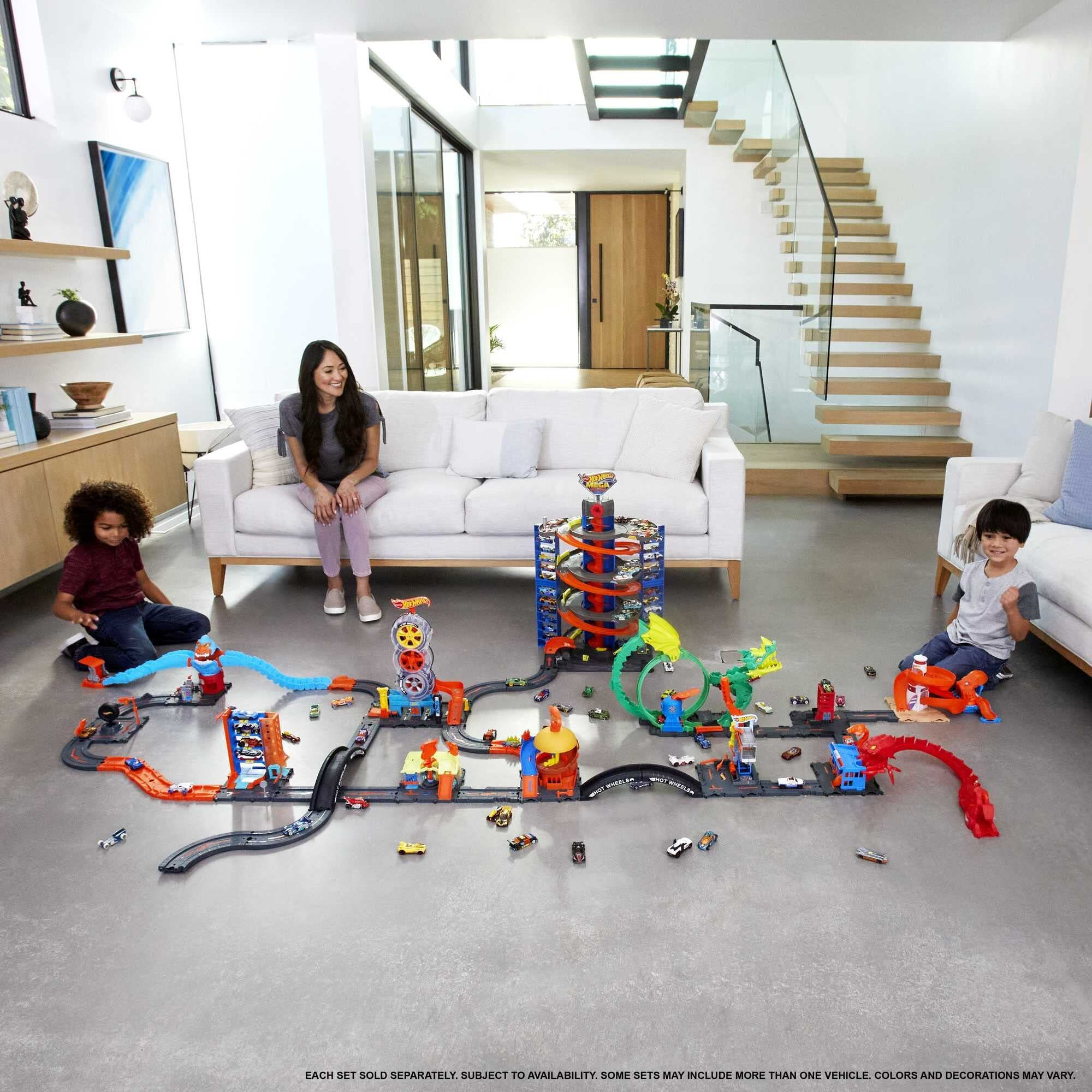 Hot Wheels Track Builder Playset Drone Lift-Off Pack, 6 Component Parts, Includes 164 Scale Toy Car