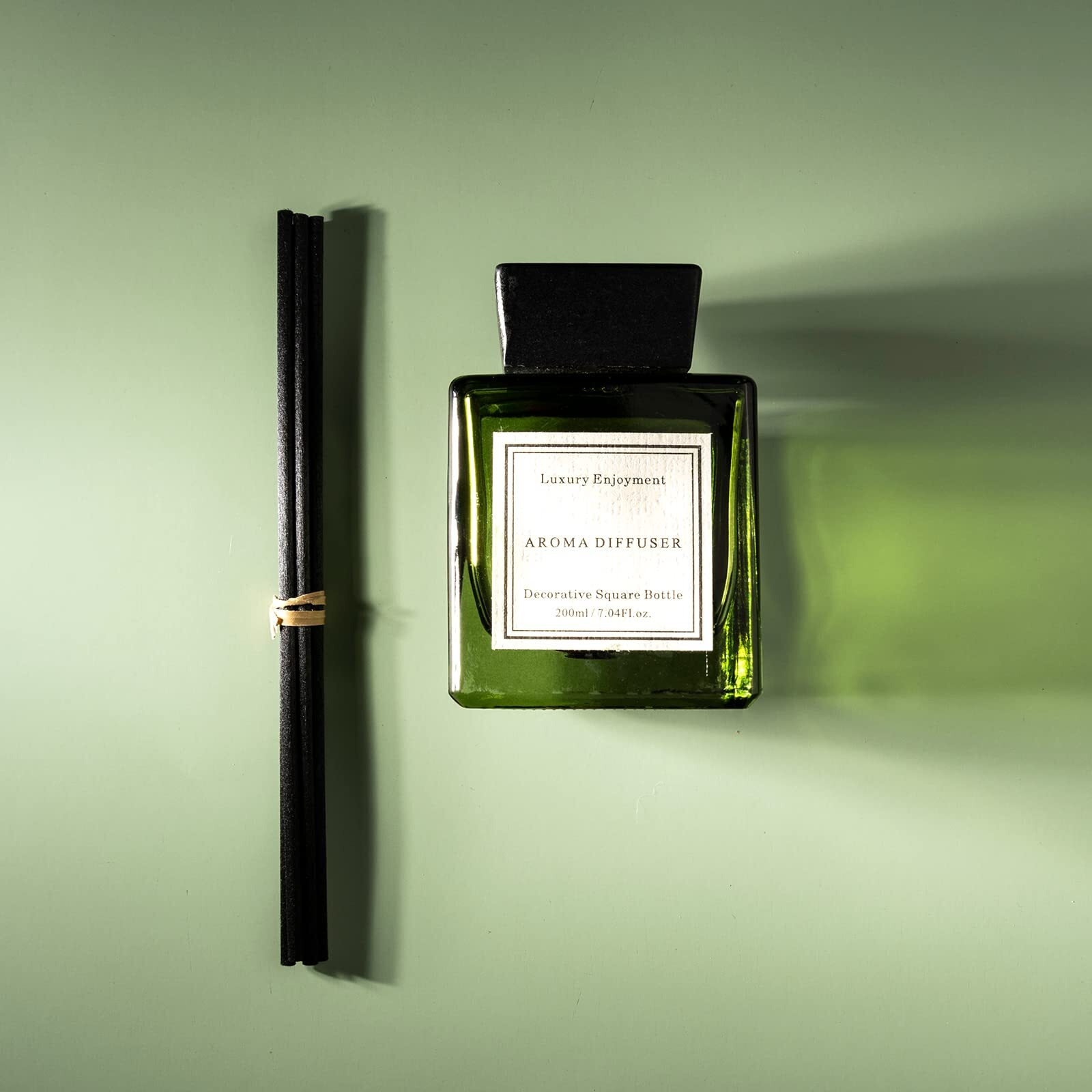 Oud & Bergamot Reed Diffuser Long-Lasting Fragrance Air Freshener Diffuser Hotel Collection Diffuser Oil 7.04 Oz - Green