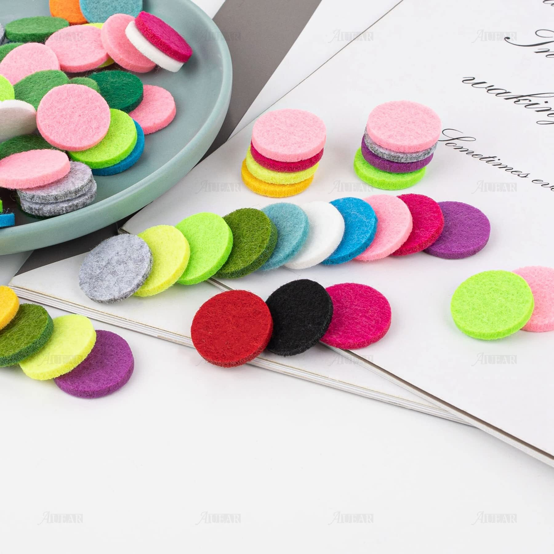 Auear, 100 Pack Replacement Felt Pads Round Essential Oil Diffuser Locket Necklace Refill For Bracelet Car Vent Clip 0.87 Inch