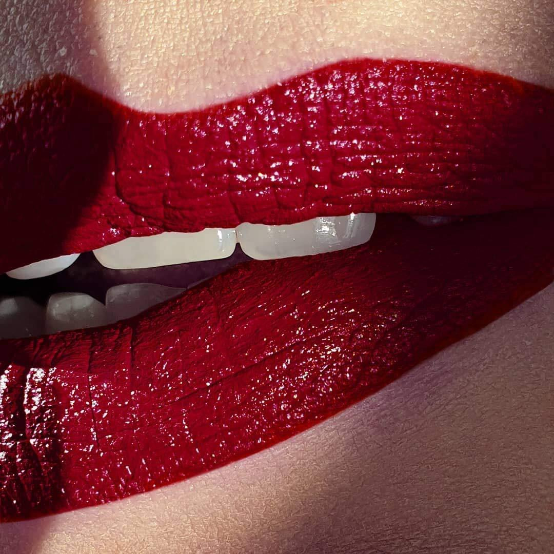 Mode Lustre Lipstick Blood Red Cranberry Cream 58, Hydrating Creamy Lip Color, Nourishing Natural Skincare Fruit Oils, Organic Shea Butter, Sweet Almond, Cherry, Avocado