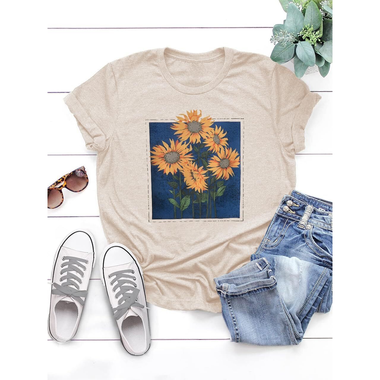 Lindocita Women's Sunflower Oil Painting Graphic Tees Cottagecore Summer Cute Loose Crewneck T-Shirt Shirts For Teen Girls Beige Xl