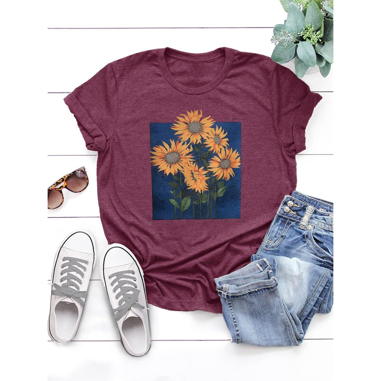 Lindocita Women's Sunflower Oil Painting Graphic Tees Cottagecore Summer Cute Loose Crewneck T-Shirt Shirts For Teen Girls Purple M