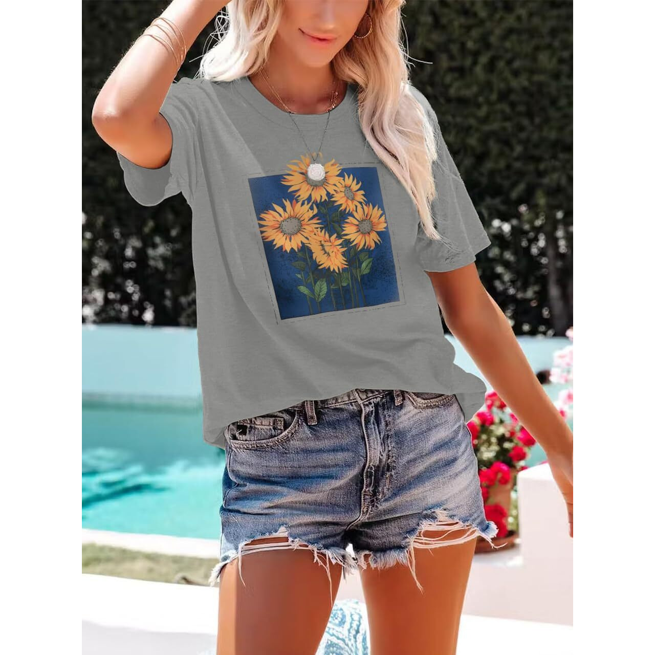 Lindocita Women's Sunflower Oil Painting Graphic Tees Cottagecore Summer Cute Loose Crewneck T-Shirt Shirts For Teen Girls Grey L