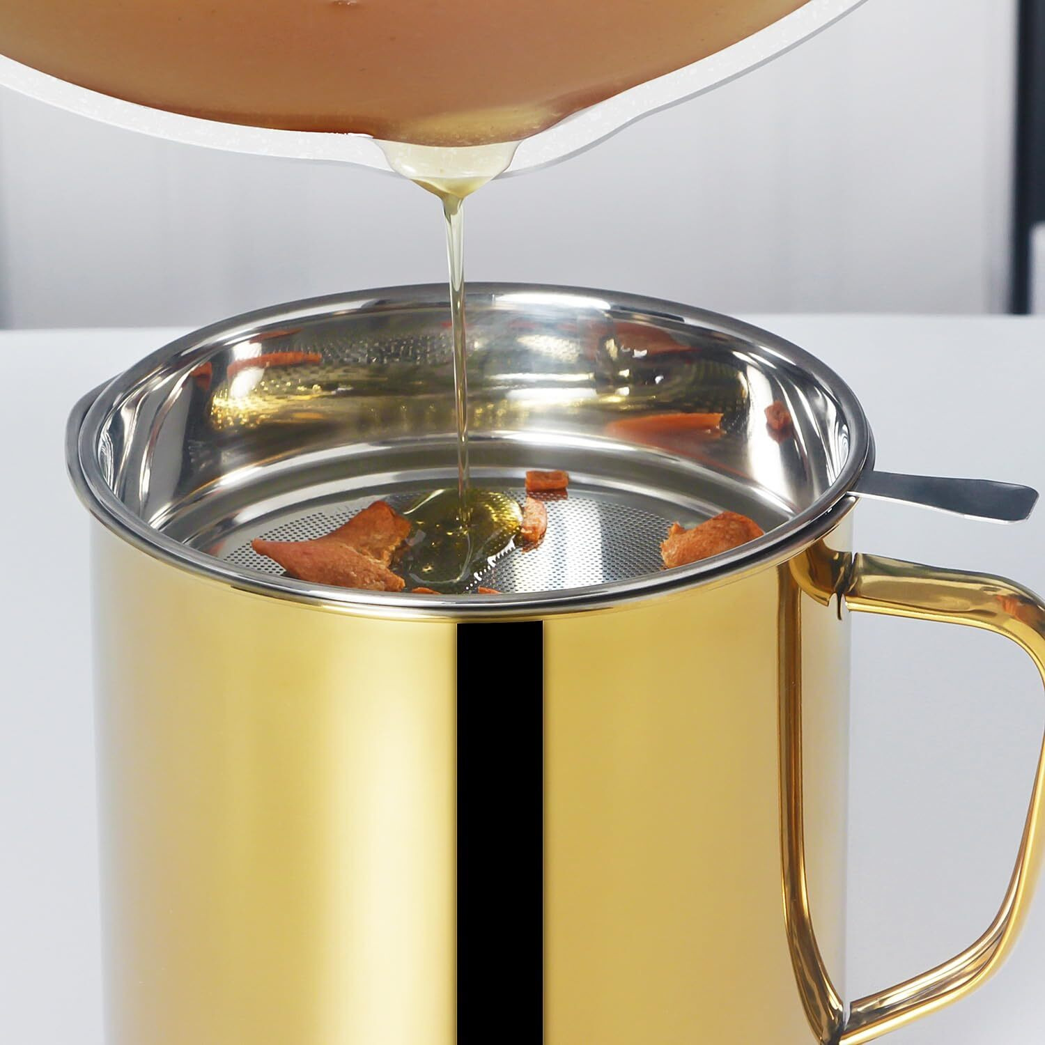 Tellshun Bacon Grease Container With Strainer 1.8 L / 60 Oz Kitchen Catcher Food-Grade Stainless Steel Cooking Oil Keeper With Lid And Easy-Grip Handle Suitable For Storing Frying Oil