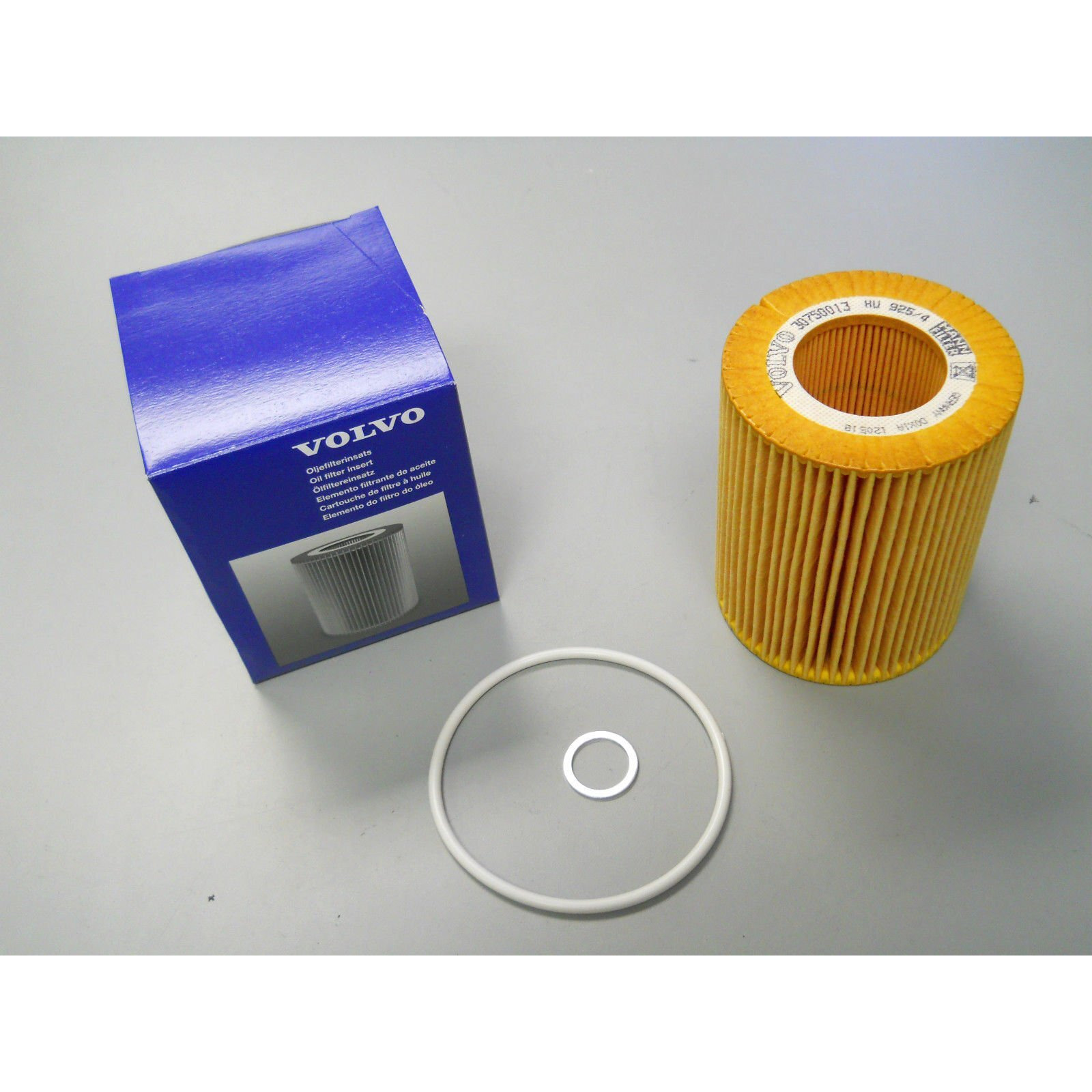 Genuine Volvo 30750013, Engine Oil Filter (Includes Drain Plug 977751)
