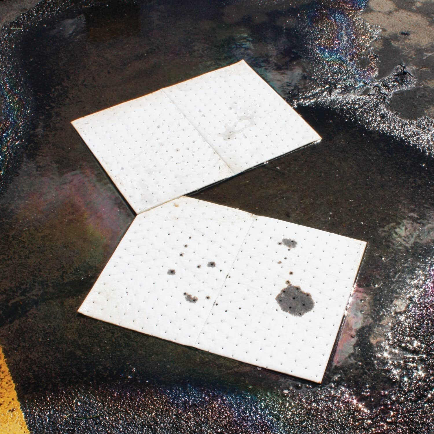 Pig Oil Absorbent Mat Pad | In Dispenser Box | Absorbs Oils & Fuels | 21 Oz Absorbency Per Pad | Mediumweight | 20"" L X 15"" W | 100 Pads | Mat454