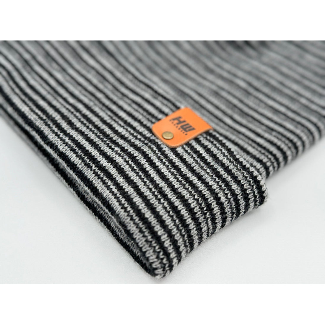 Cuffed Traditional Contrast Black/Gray