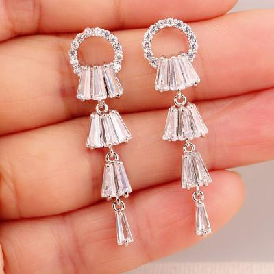 Kayli Chandelier Earrings With Slender Crystal Baguettes(D0102HE6WPV.)
