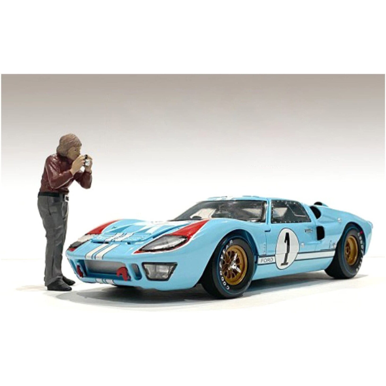 &quotRace Day 1" Figurine II for 1/24 Scale Models by American Diorama