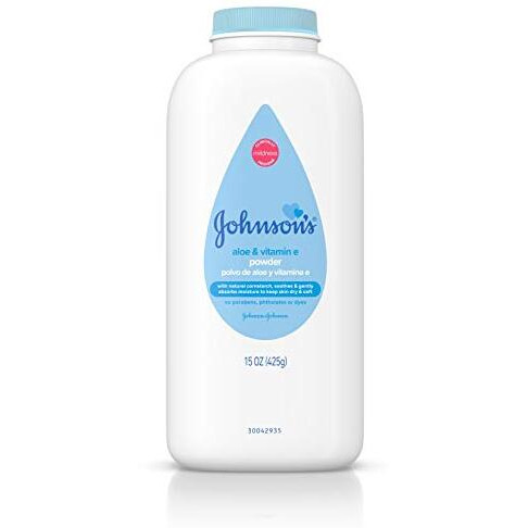 Johnson's Baby Powder with Naturally Derived Cornstarch Aloe & Vitamin E, Hypoallergenic, 15 oz