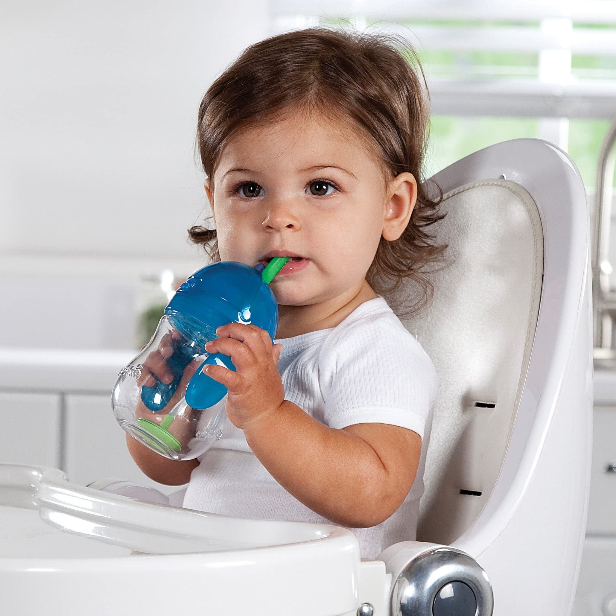 Munchkin Click Lock Weighted Flexi-Straw Cup 7 Ounces, Assorted Colors (1 Bottle Selected at Random)