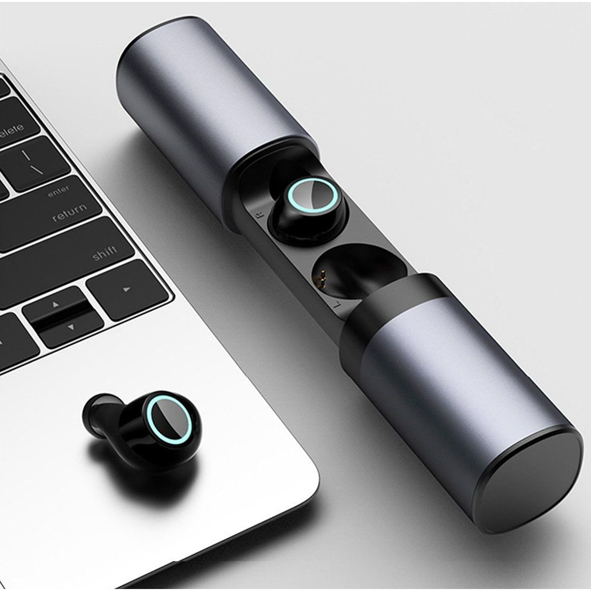 True Twin 2 In 1 Wireless Headphones With Powerbank(D0102HE6W3A.)