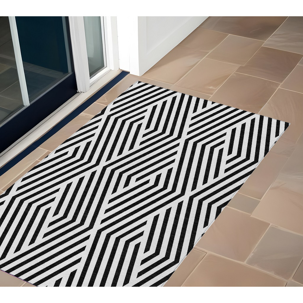 2' X 3' Black and White Geometric Washable Non Skid Indoor Outdoor Area Rug