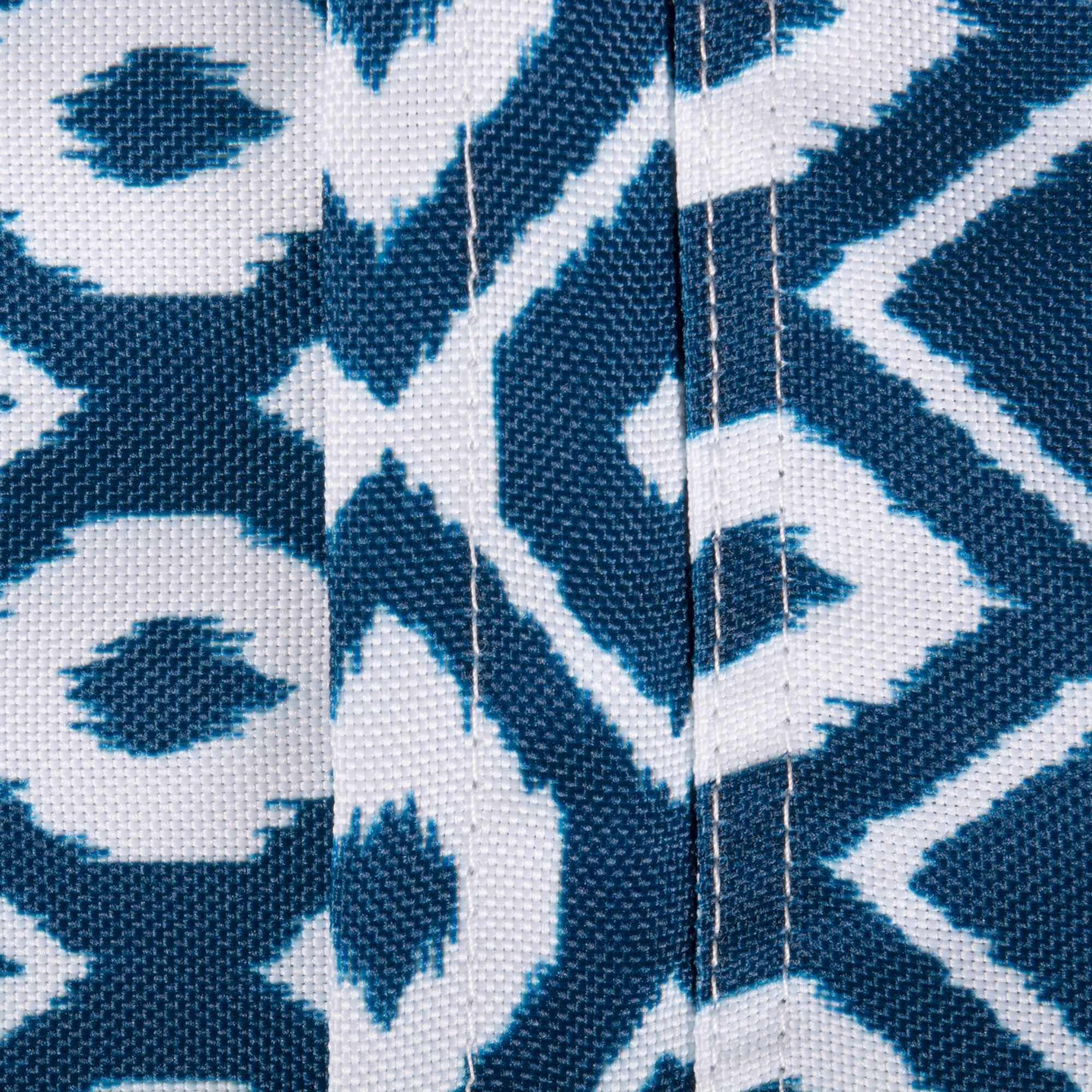DII Blue Ikat Outdoor Tablecloth With Zipper 60 Round