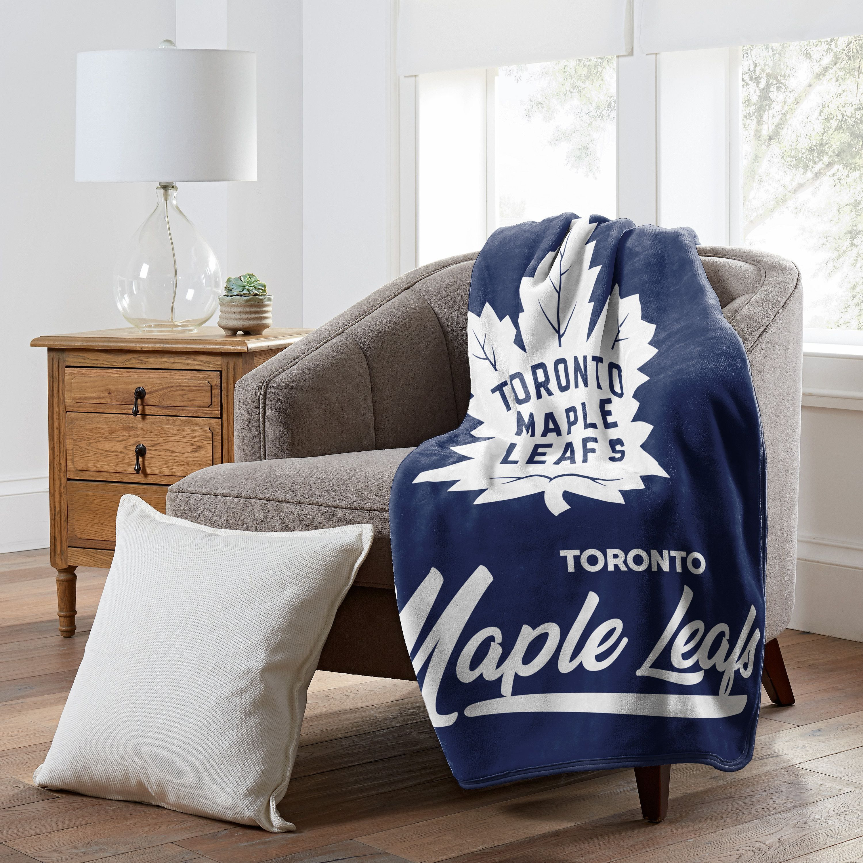 Maple Leafs OFFIcIAL NHL Signature Raschel Throw Blanket 50 x 60(D0102H94U1A)
