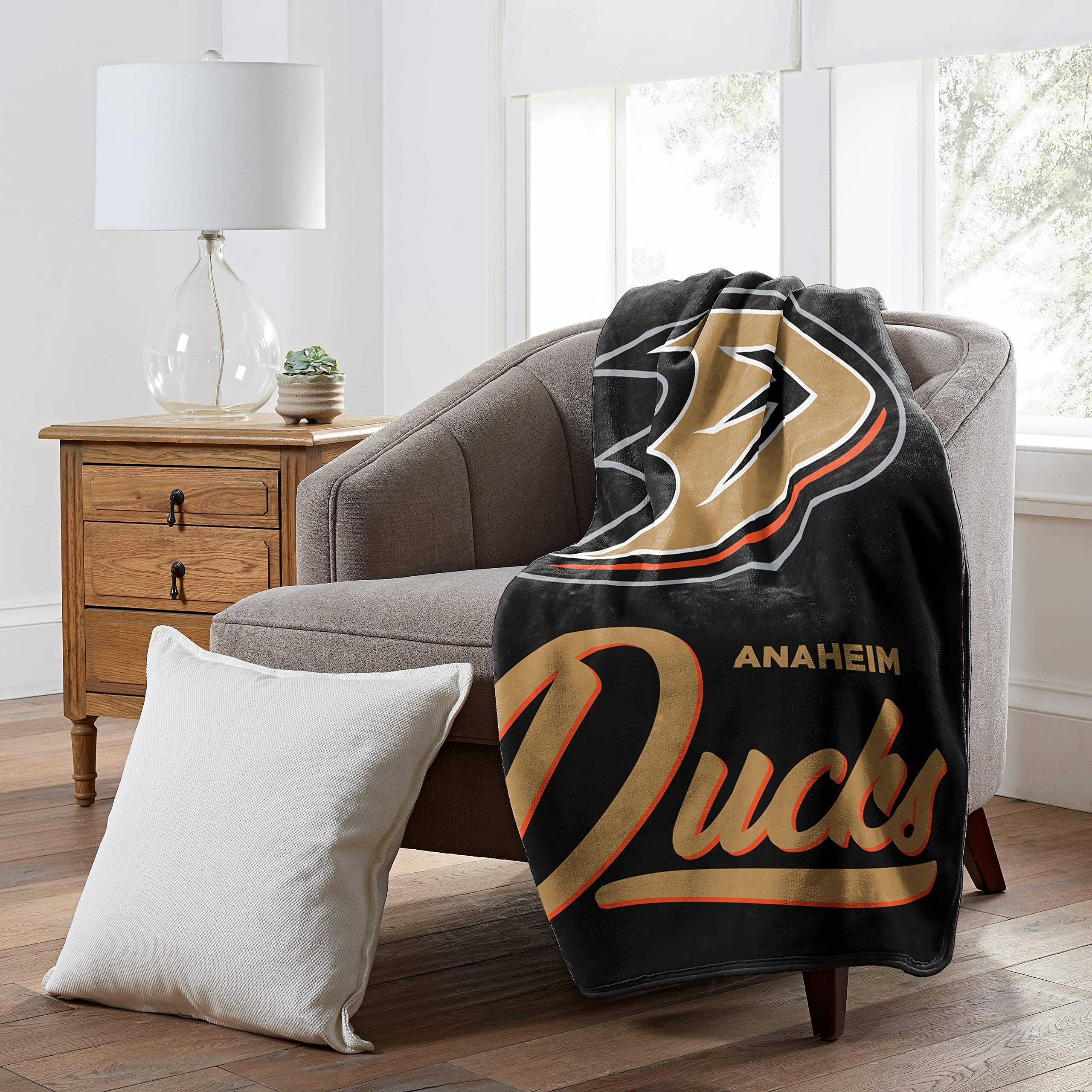 Ducks OFFIcIAL NHL Signature Raschel Throw Blanket 50 x 60(D0102H94T37)