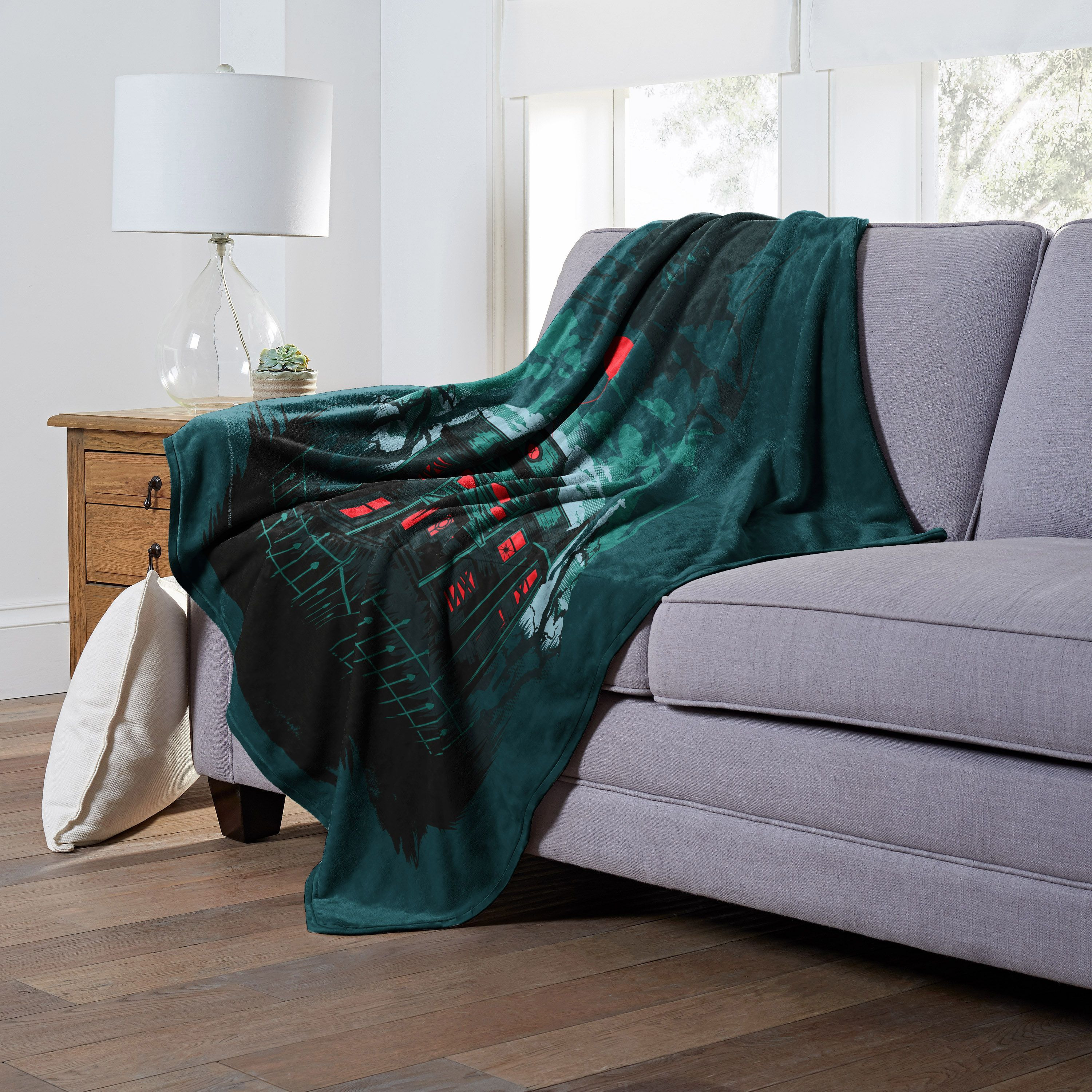 IT 2 Silk Touch Throw Blanket, 50 x 60, House of Fears(D0102H21g27)