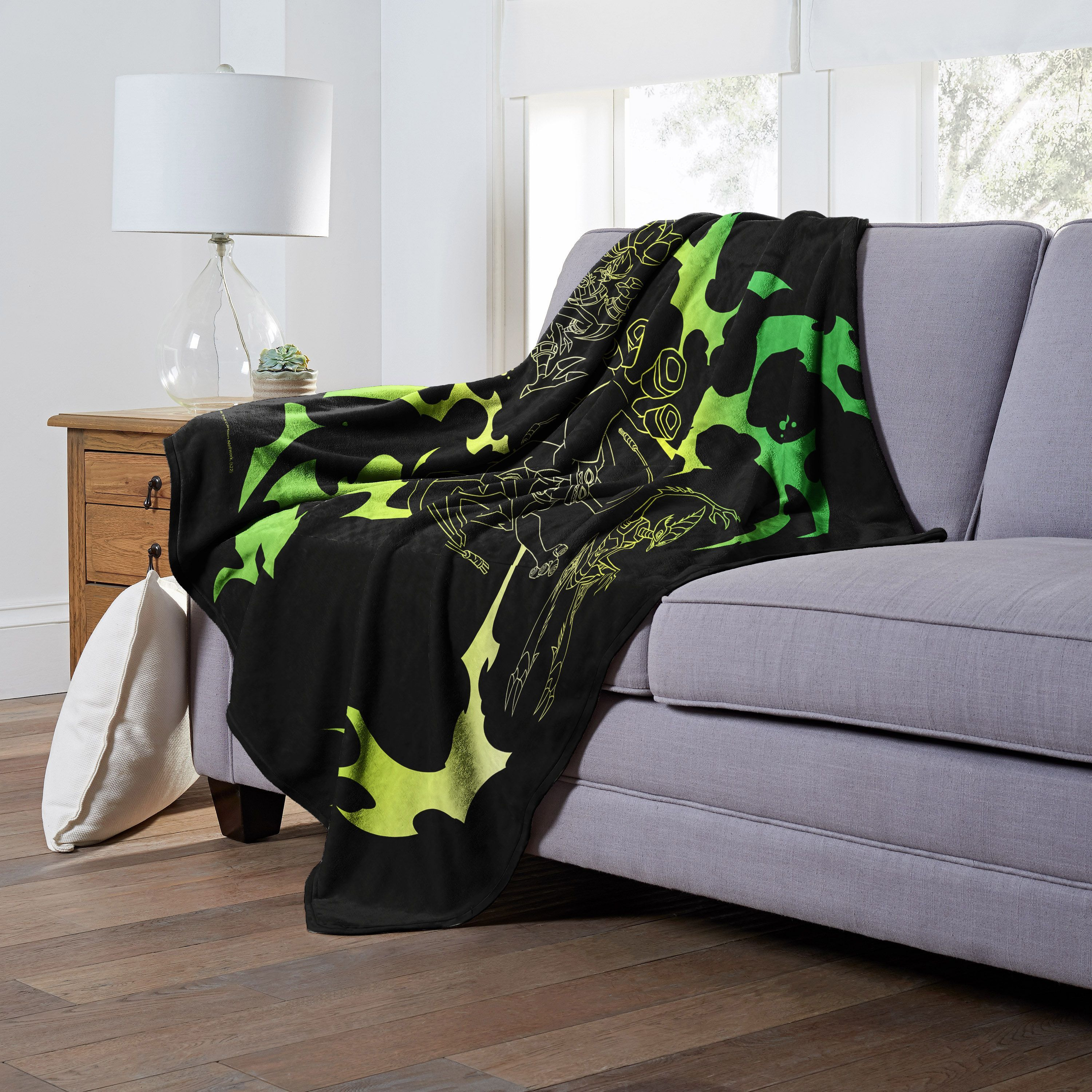 cartoon Networks Ben 10 Silk Touch Throw Blanket, 50 x 60, Aleins to the Rescue(D0102H21Q4g)