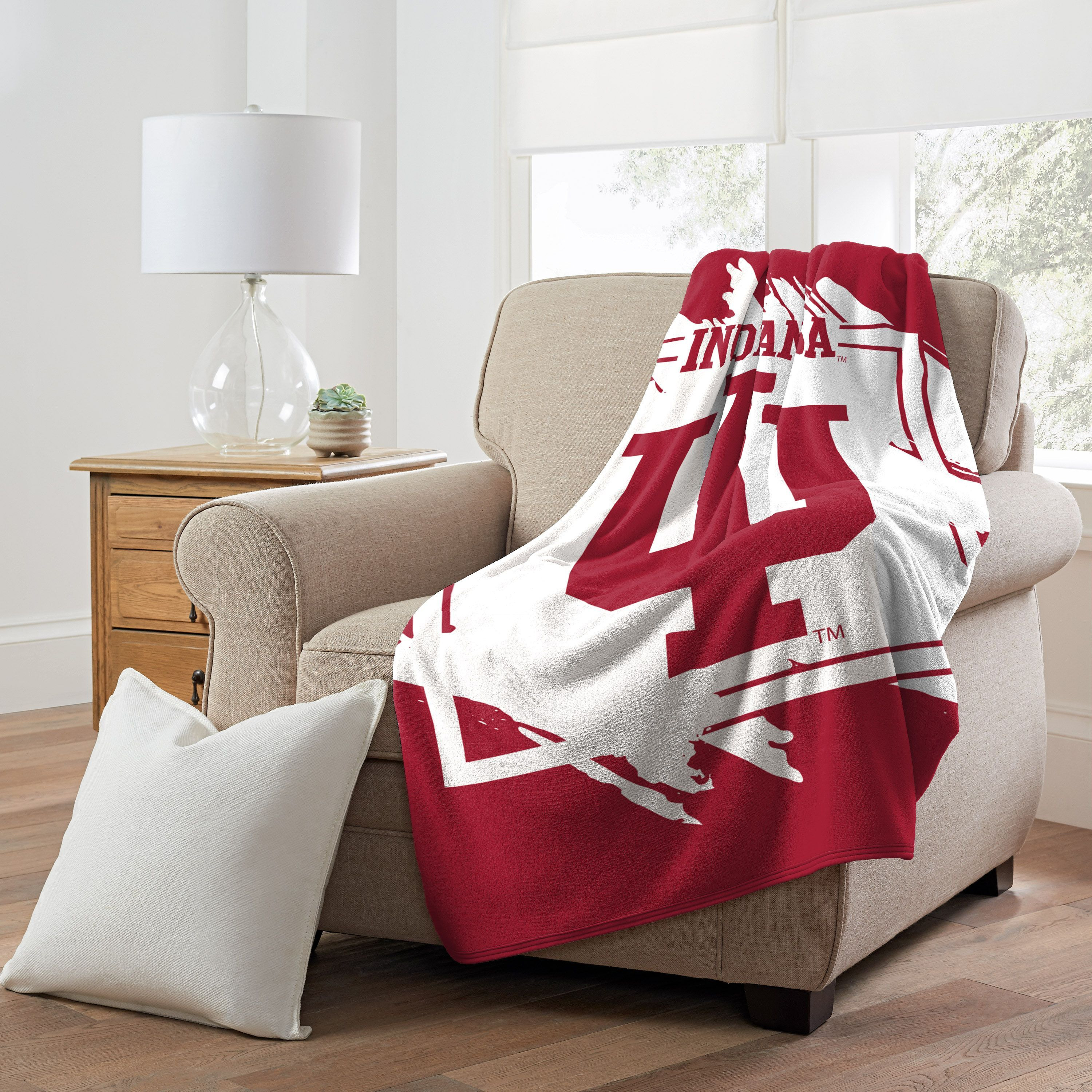 INDIANA OFFIcIAL NcAA Dimensional Micro Raschel Throw Blanket 46 x 60(D0102H9421Y)