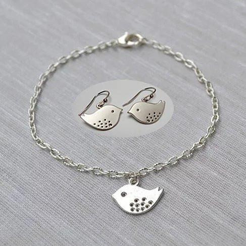 Set of Spring has Sprung Bracelet and Earrings(D0102HE6WNY.)