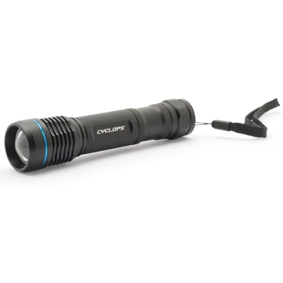 700 LUMEN FLASHLIGHT