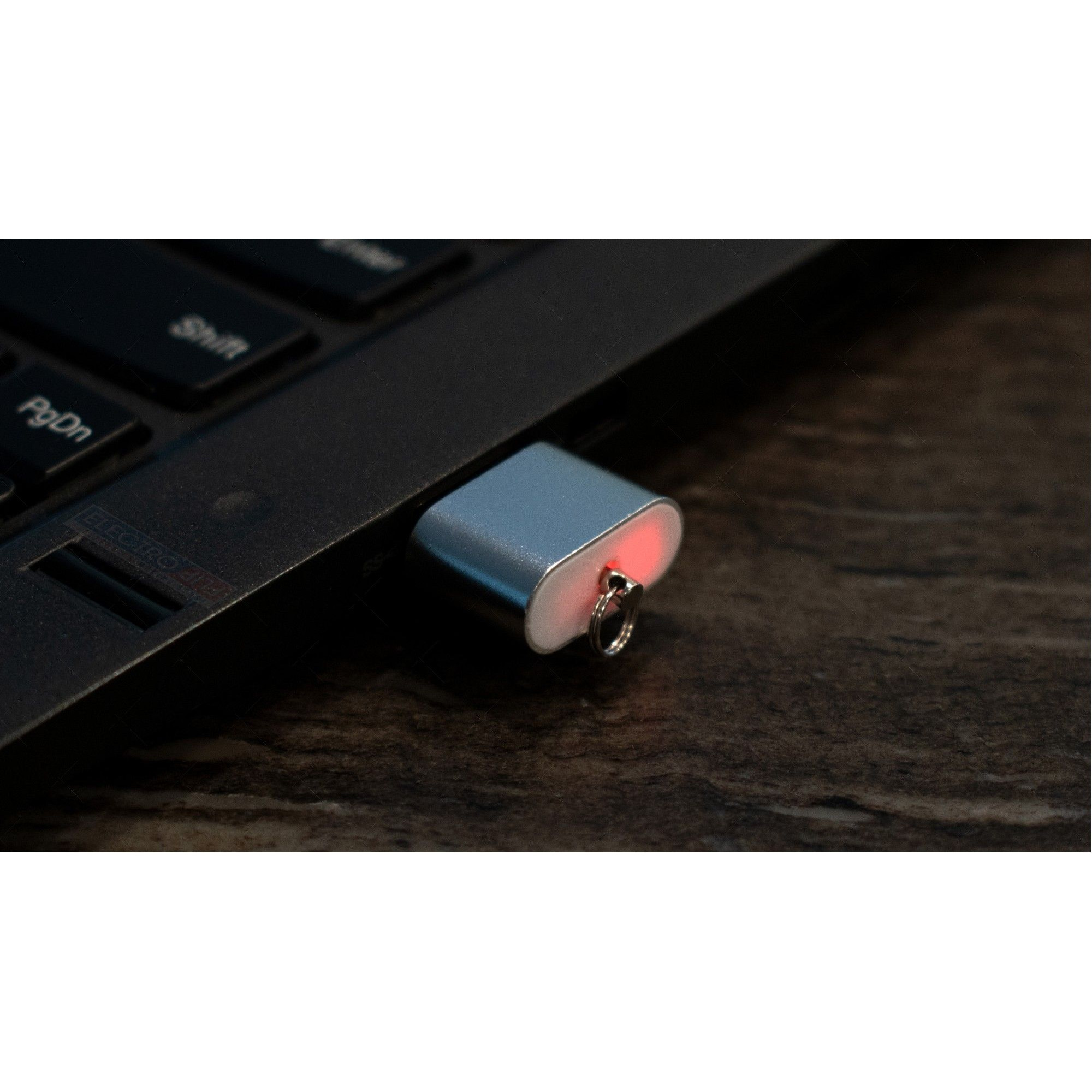 High-Speed Keychain Card Reader with Durable & Time-tested Data Transfer