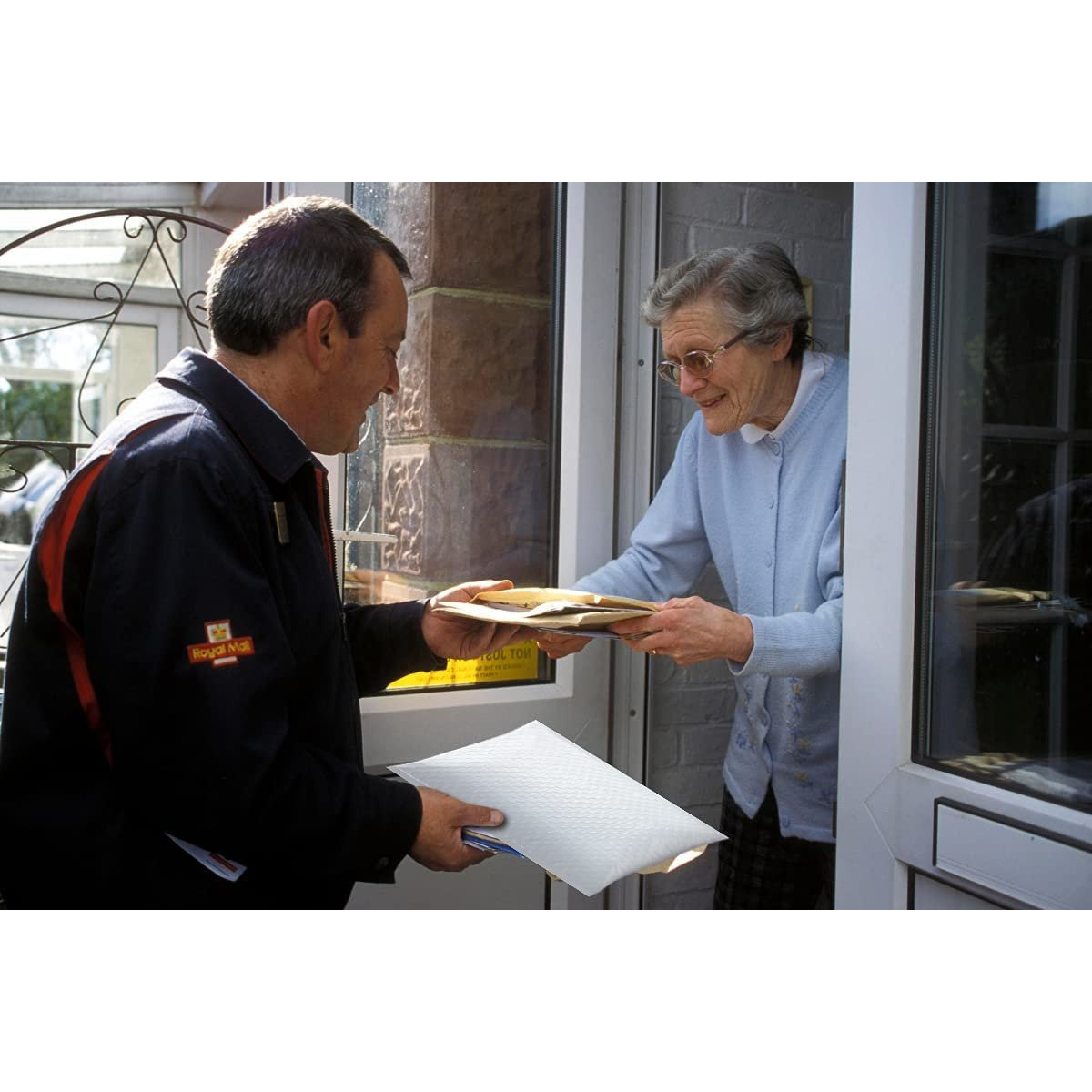 White Poly bubble mailers 725 x 11 Padded envelopes 7 14 x 11 Pack of 20 Poly cushion envelopes Exterior size 8 x 1125 (8 x 11 14) Peel and Seal Mailing shipping packaging(D0102H93QTA)