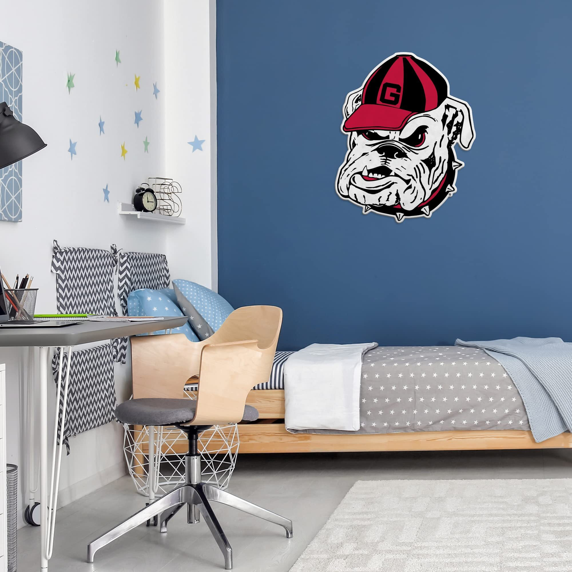 Georgia Bulldogs Pennant Shape Cut Mascot Design