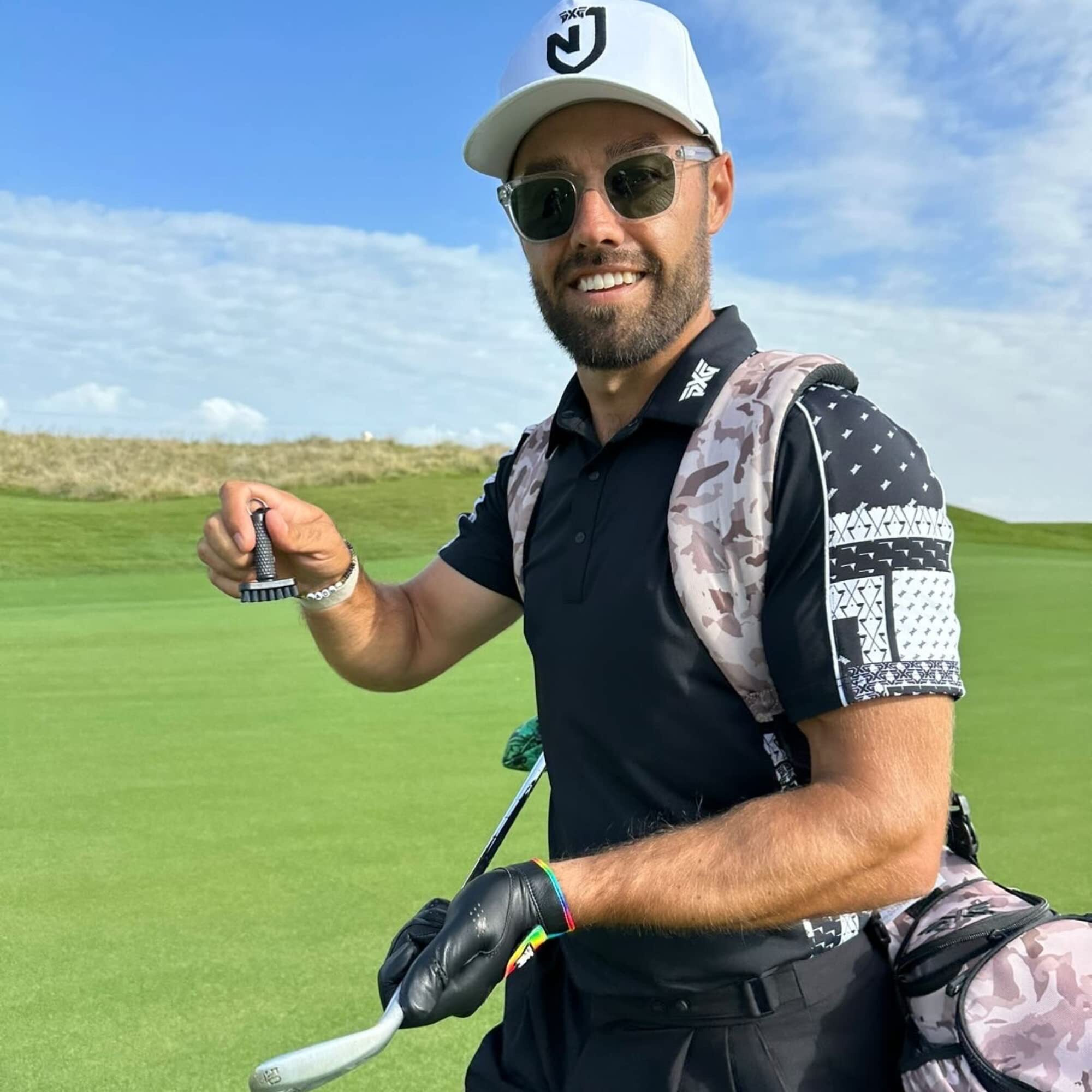 Grooveit Mini G The Dry Scrubber Golf Club Cleaning Brush  3 Year Warranty  Magnetic Attachment