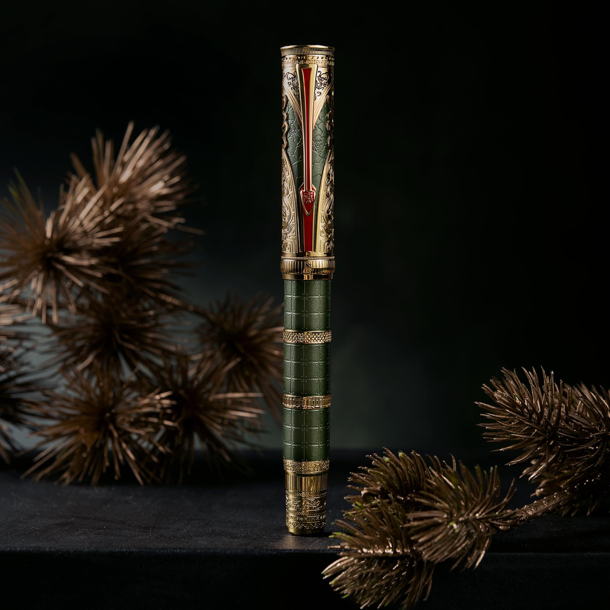 Hong Dian Hongdian D5 Qin Dynasty Fountain Pen Green Gold  Fine Nib Piston Filling Pen  Retro Chinese Totem Engraving Smooth Writing Pen With Pen Box Set