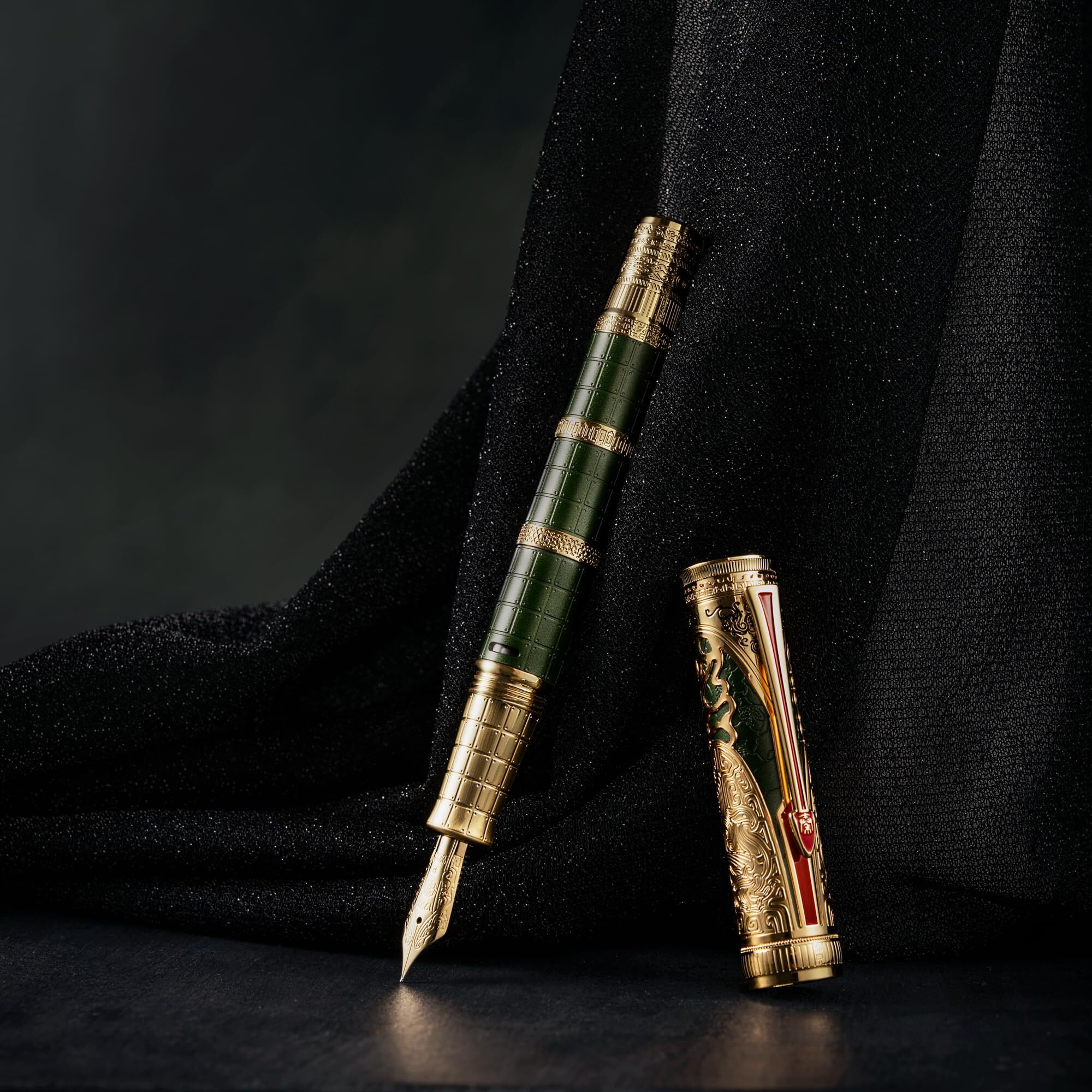 Hong Dian Hongdian D5 Qin Dynasty Fountain Pen Green Gold  Fine Nib Piston Filling Pen  Retro Chinese Totem Engraving Smooth Writing Pen With Pen Box Set