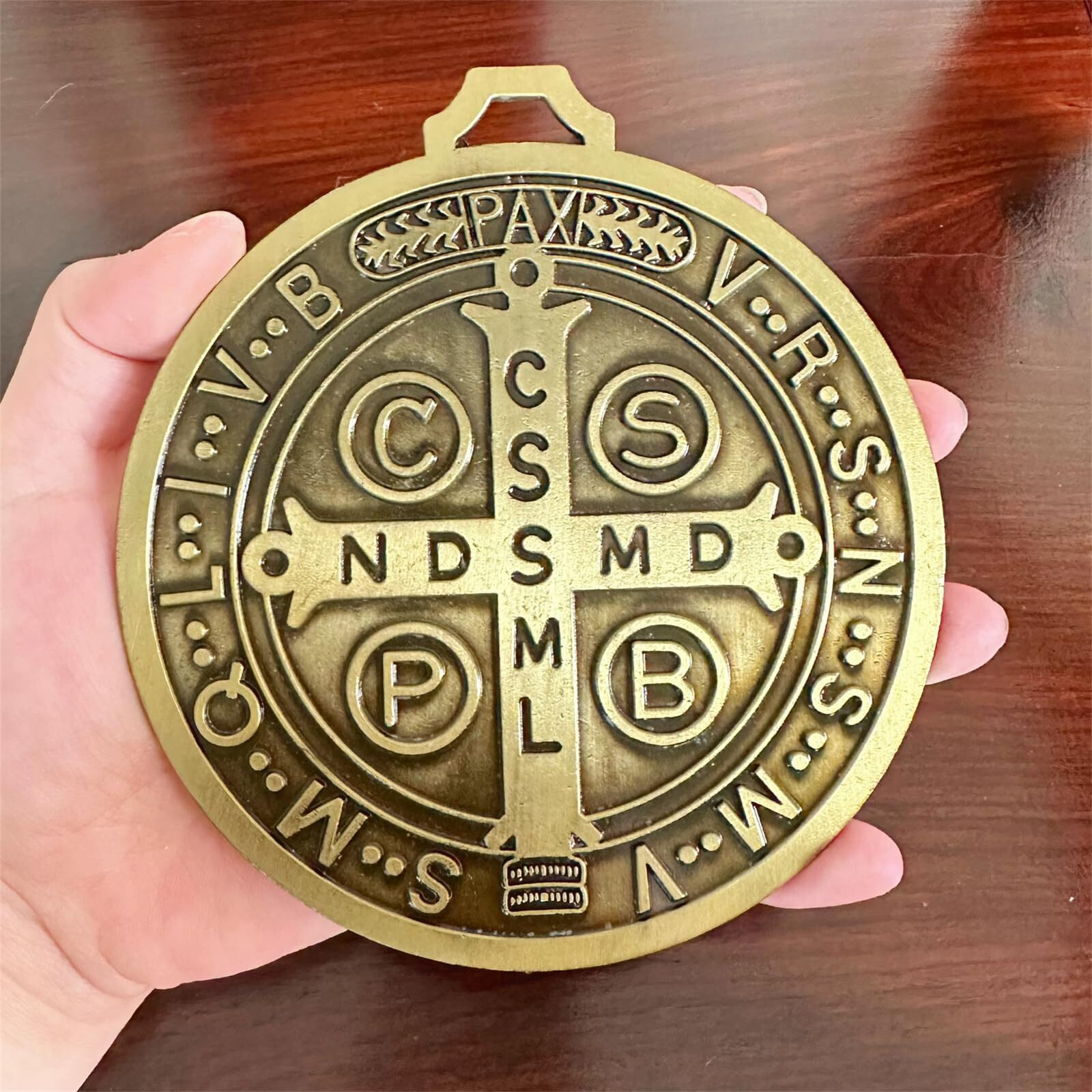 Bonitter Extra Large 5 Inch St Benedict Cross Medal Vintage Brass Tone Finish For Wall Or Desk Display/Medalla De San Benito (Golden)