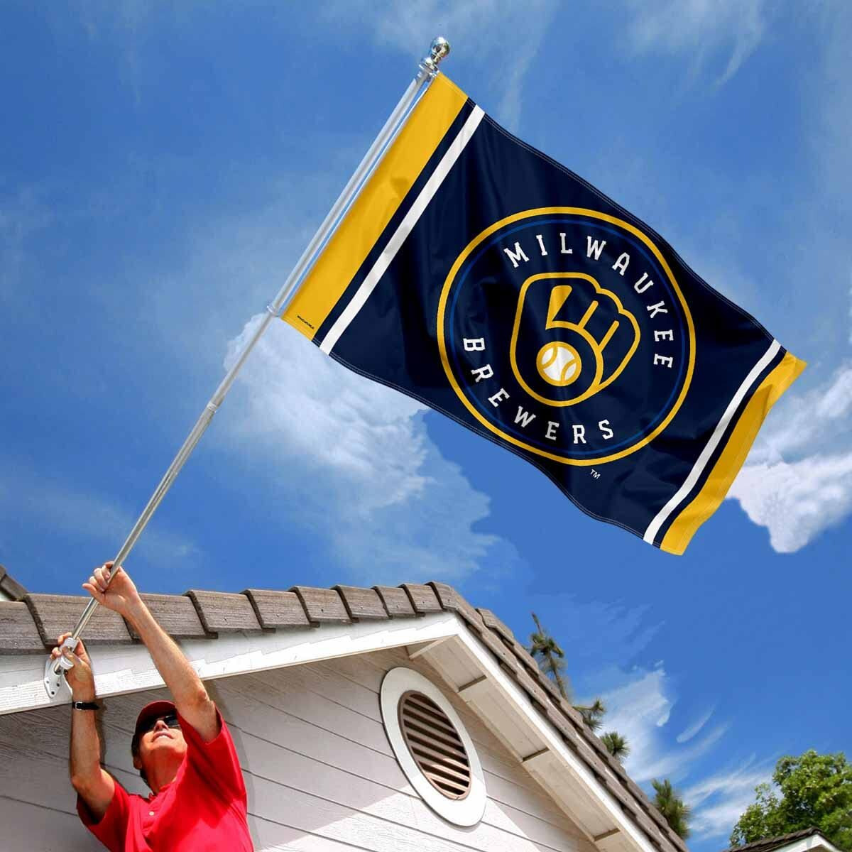 Wincraft Milwaukee Brewers Circle 3X5 Foot Grommet Banner Flag