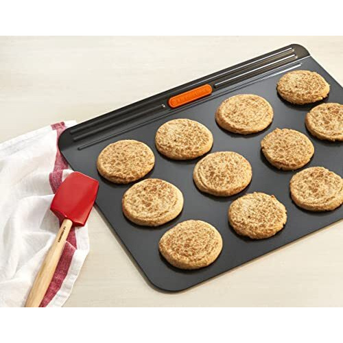 Le Creuset Silicone Craft Series Medium Spatula  11 1/8"" X 2 1/4""  Cerise